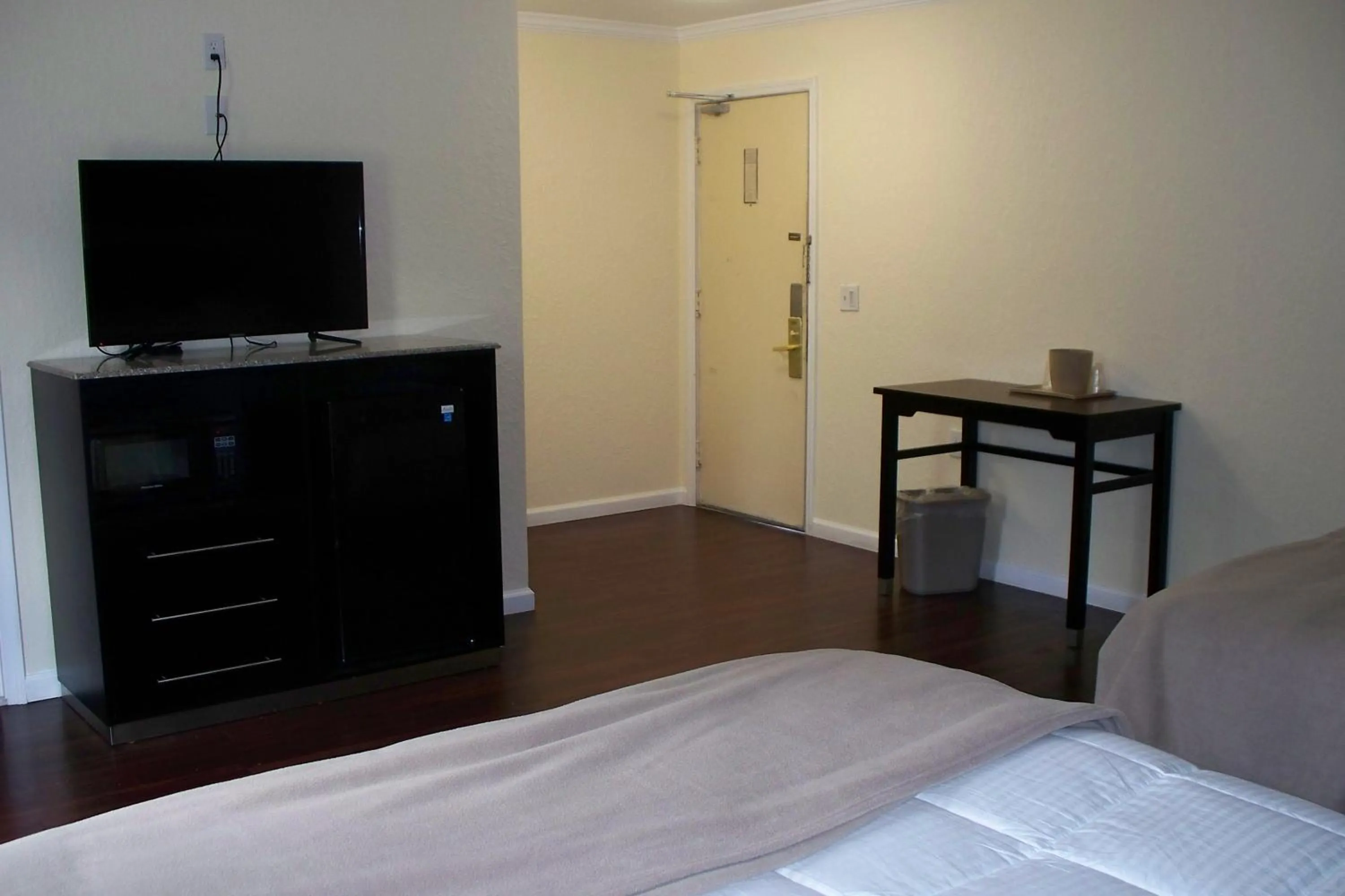 Decorative detail, Bed in Budget Inn & Suites