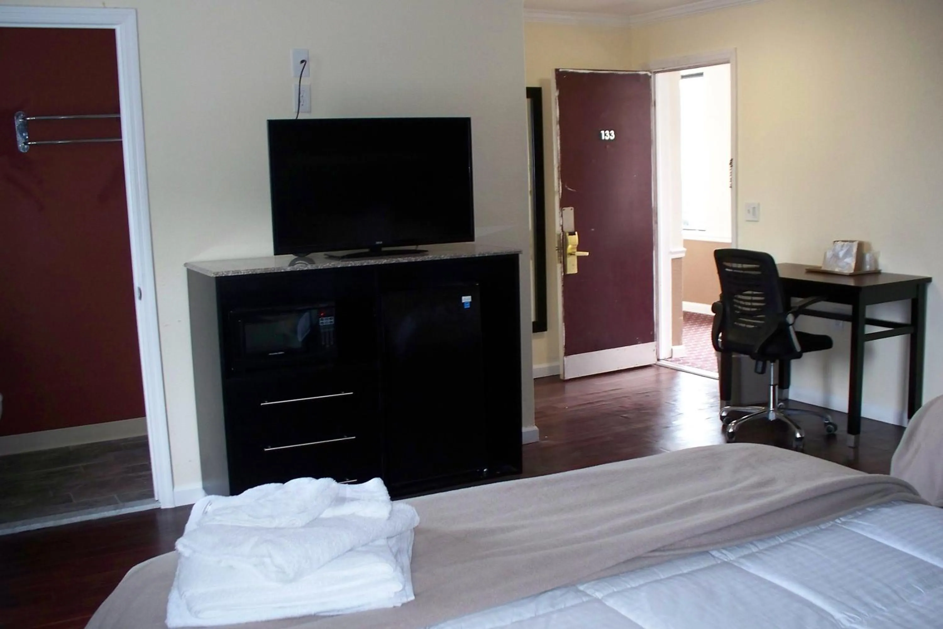 Decorative detail, Bed in Budget Inn & Suites