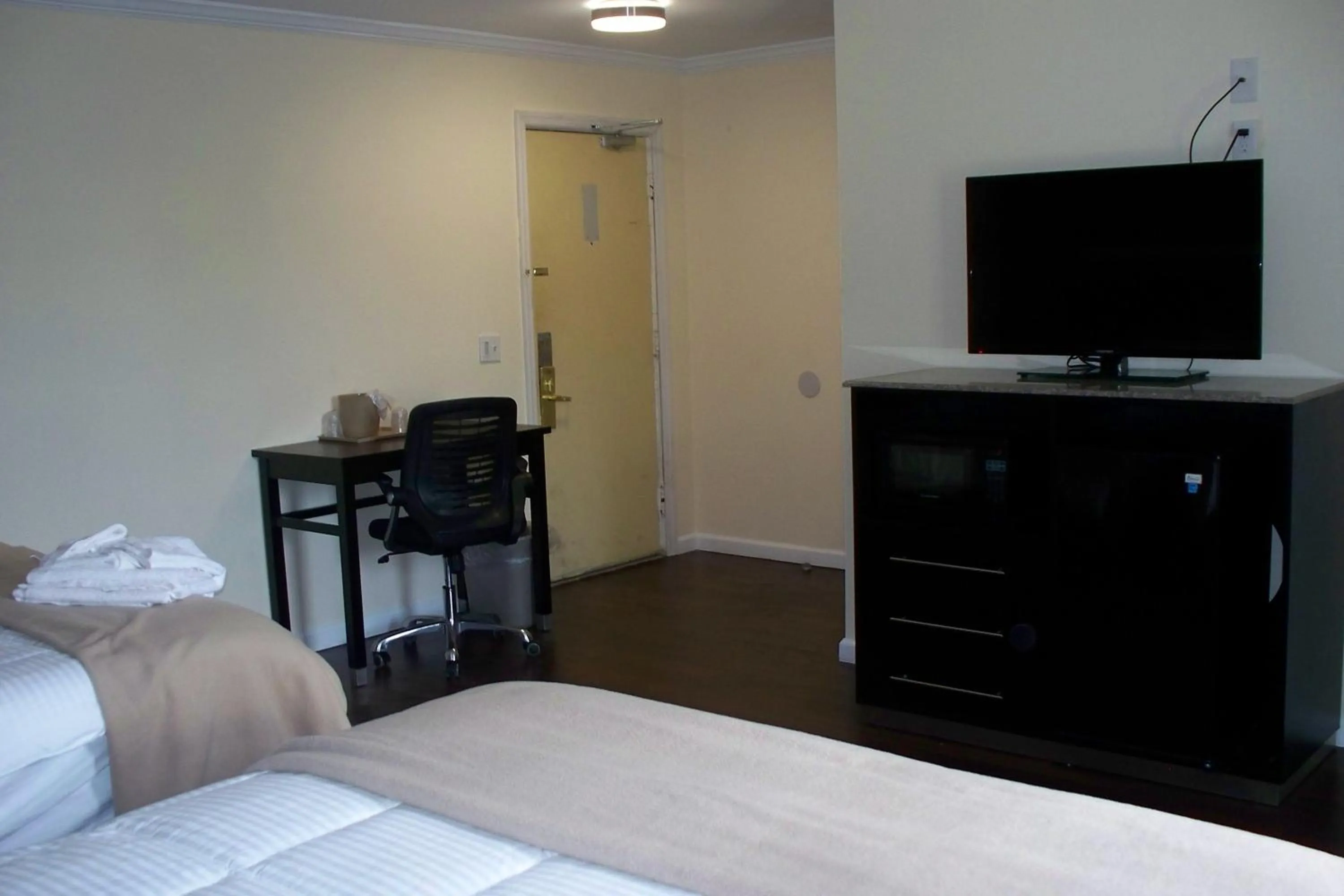 Decorative detail, Bed in Budget Inn & Suites