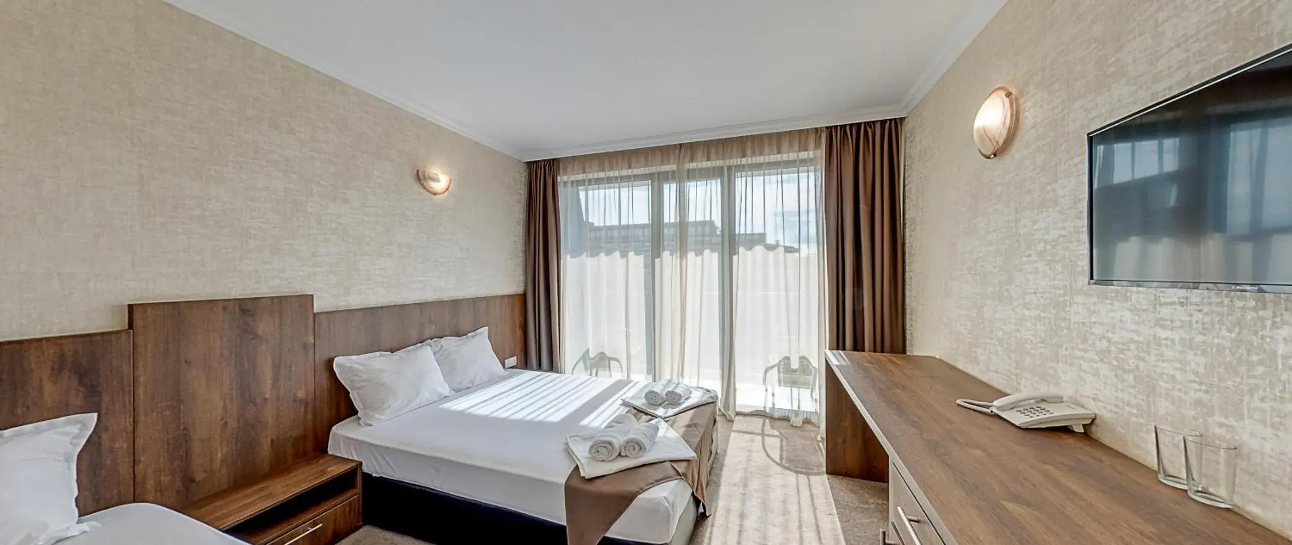 Deluxe Double Room with Two Double Beds in Hotel Pautalia Deluxe Double Room with Two Double Beds in Hotel Pautalia