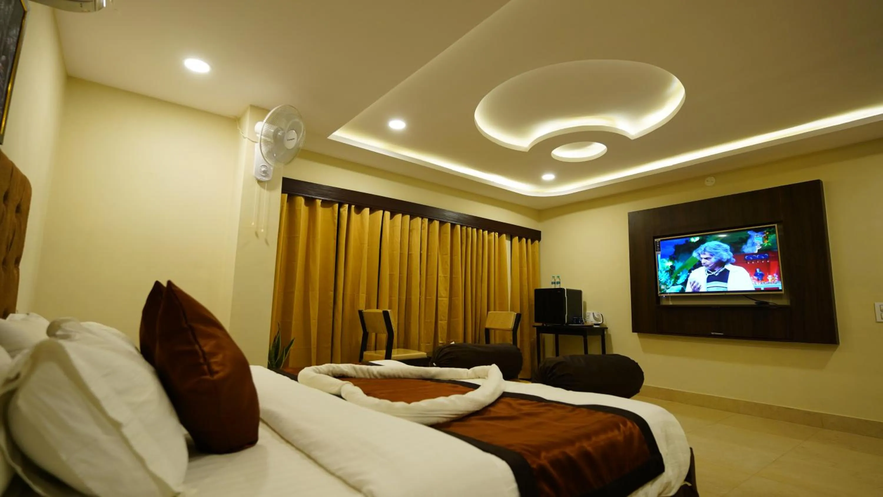 Bed in New Hotel Suhail