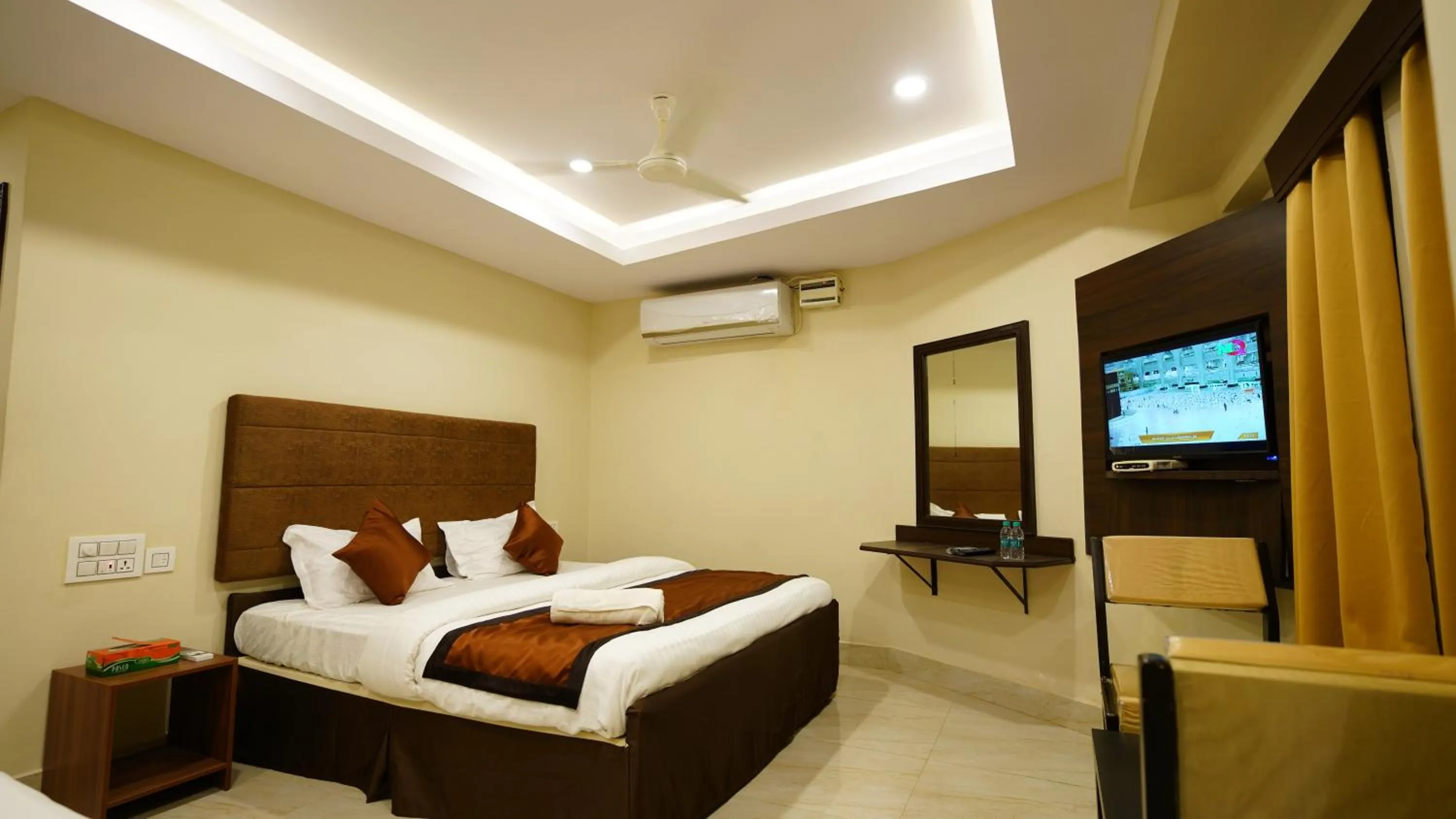 Photo of the whole room, Bed in New Hotel Suhail