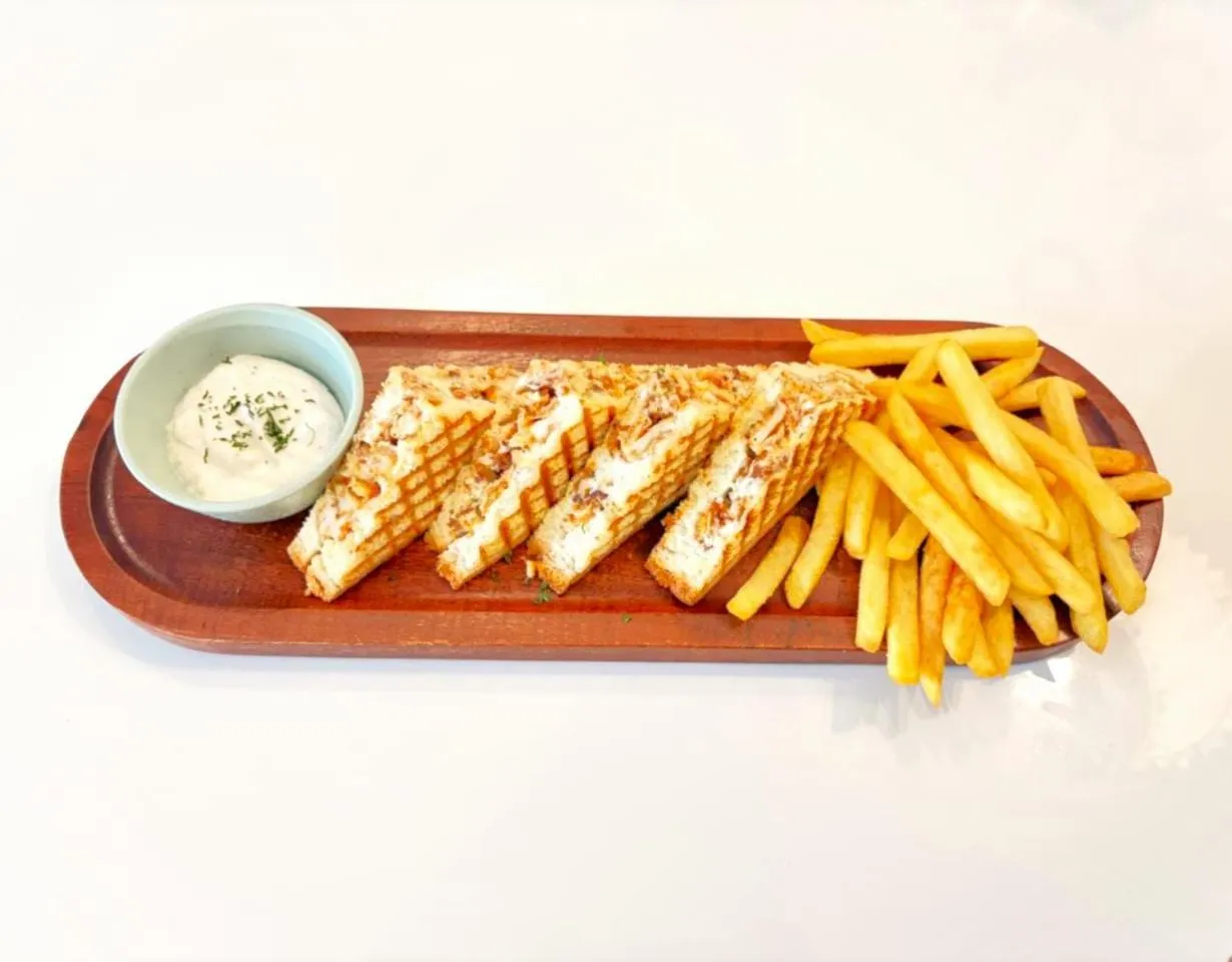 Restaurant/places to eat in New Hotel Suhail