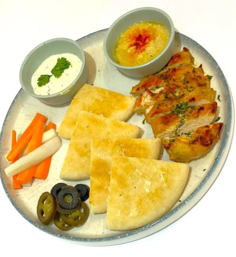 Restaurant/places to eat in New Hotel Suhail