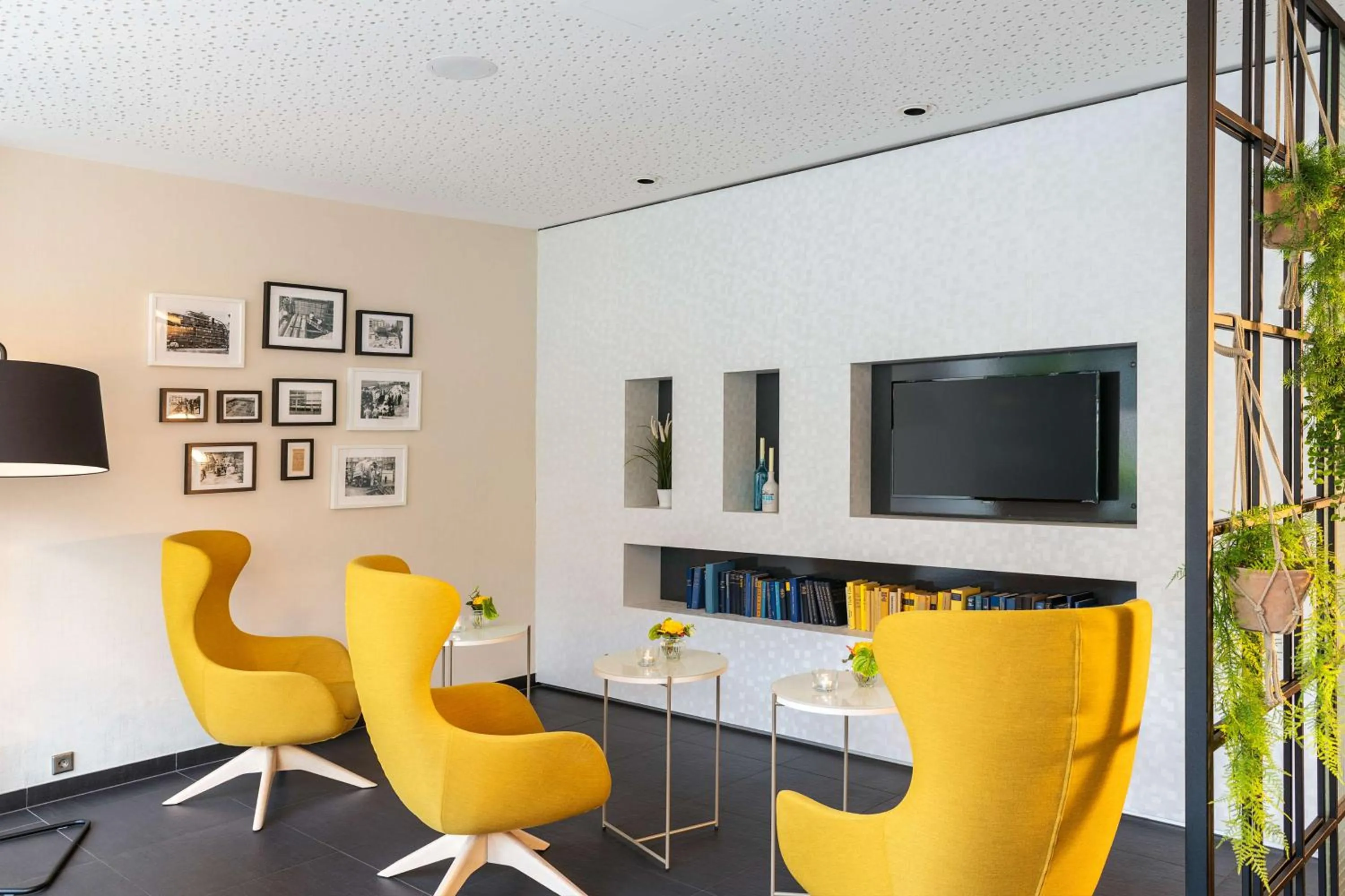 Lobby or reception in NH Hamburg Mitte