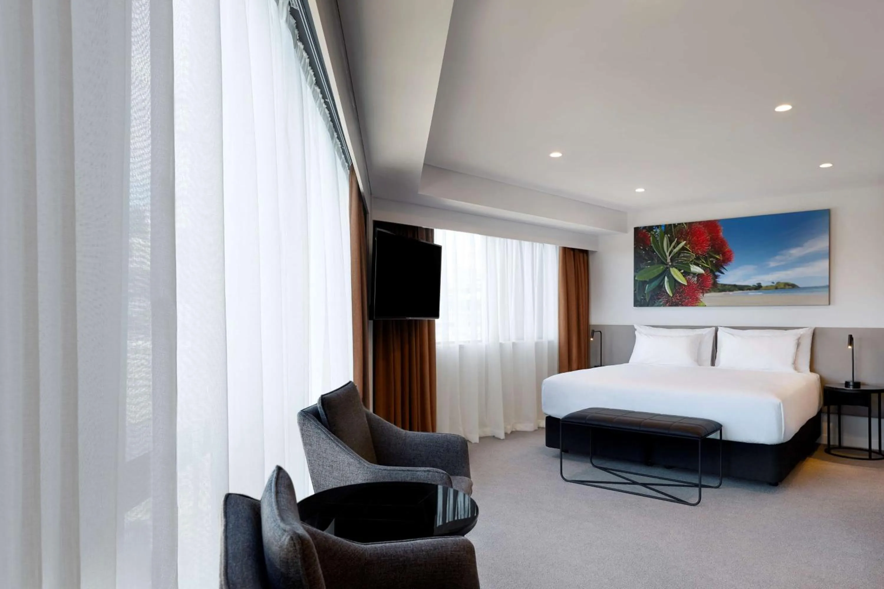 Photo of the whole room, Bed in Travelodge Hotel Auckland Wynyard Quarter