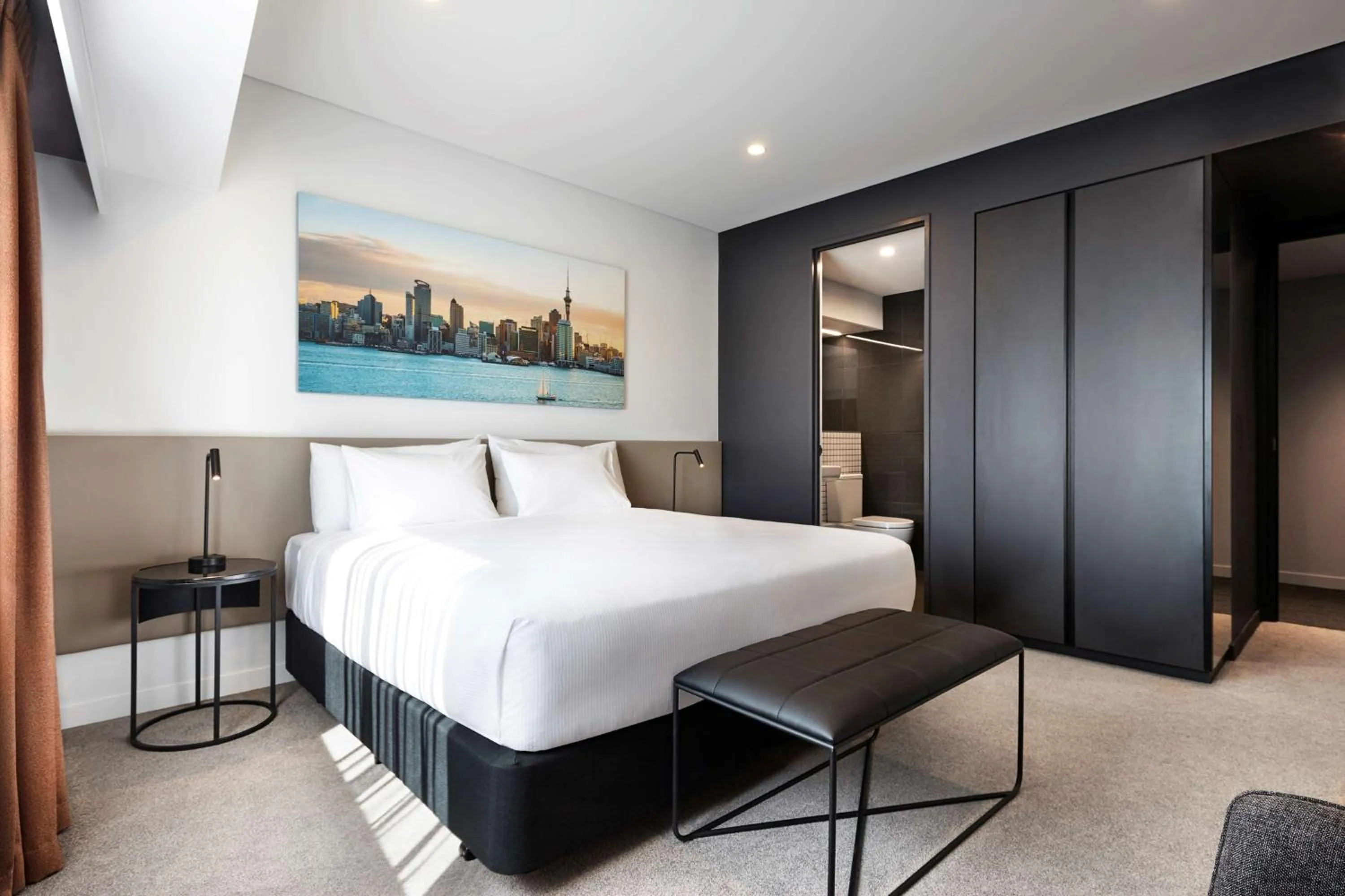 Photo of the whole room, Bed in Travelodge Hotel Auckland Wynyard Quarter