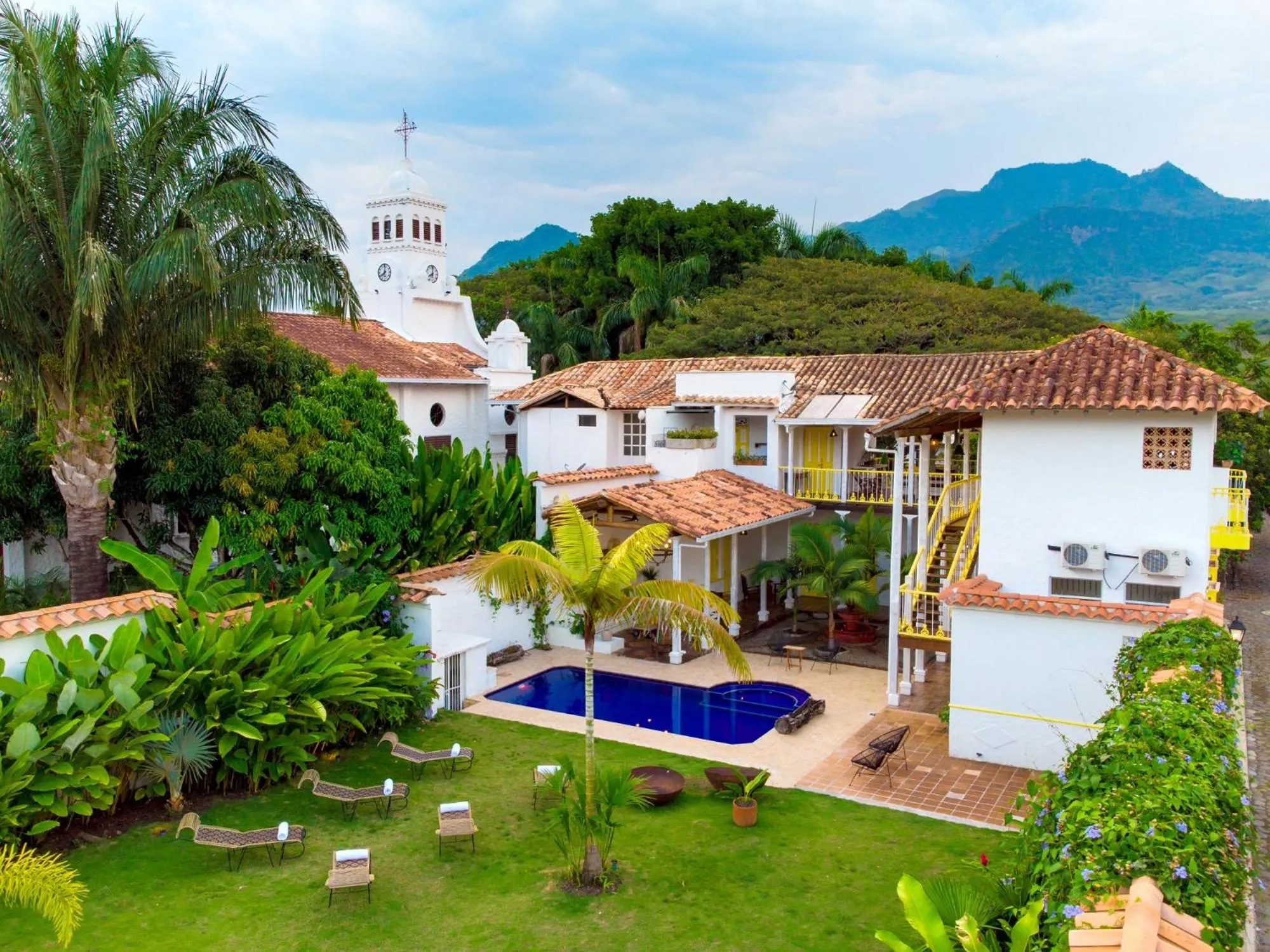 Swimming pool in Hotel Fundadores en Cauca Viejo Fundadores