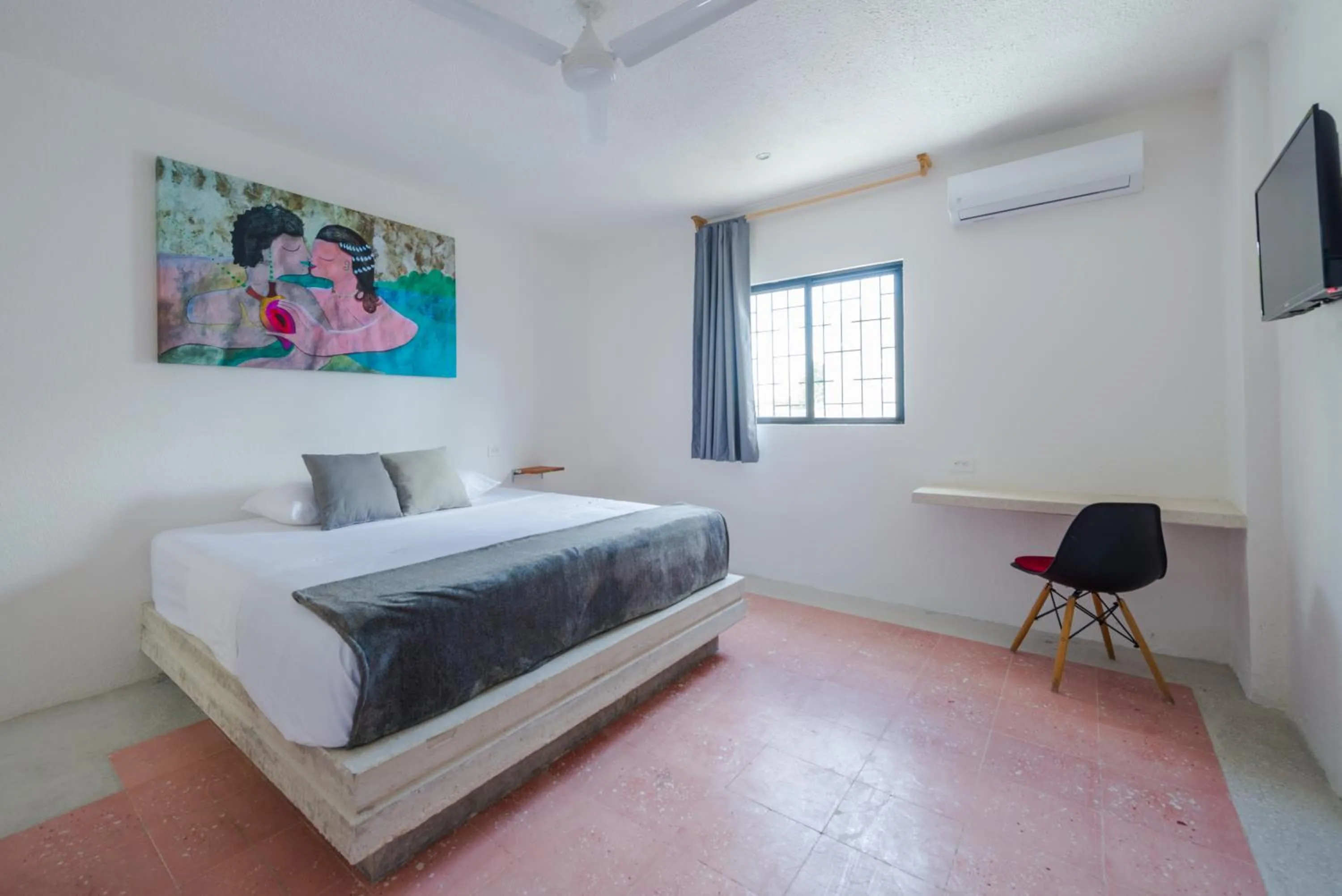 Photo of the whole room, Bed in Art Studios