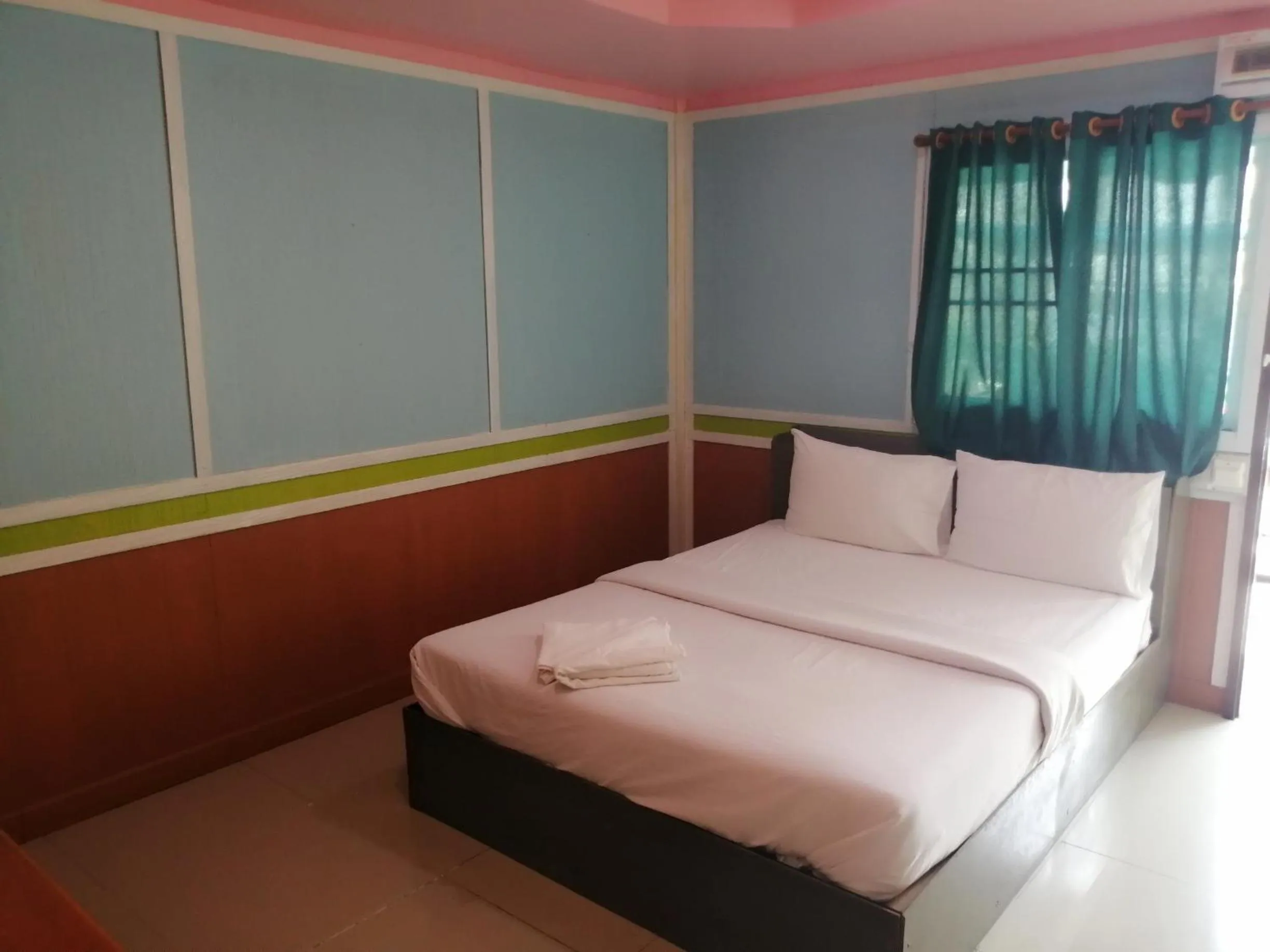 Bed in Nang Phraya Resort