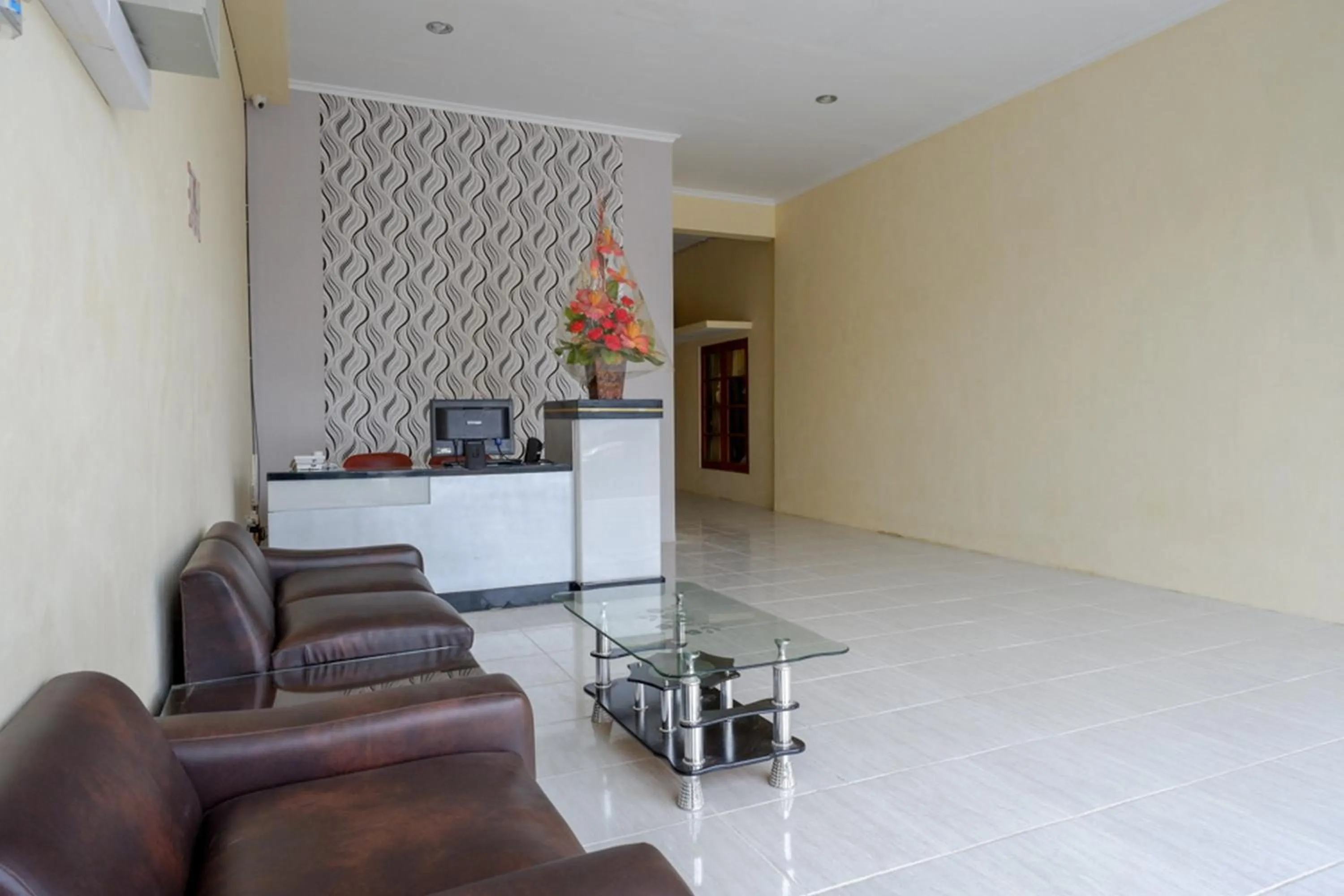 RedDoorz near Graha Saba Buana Solo