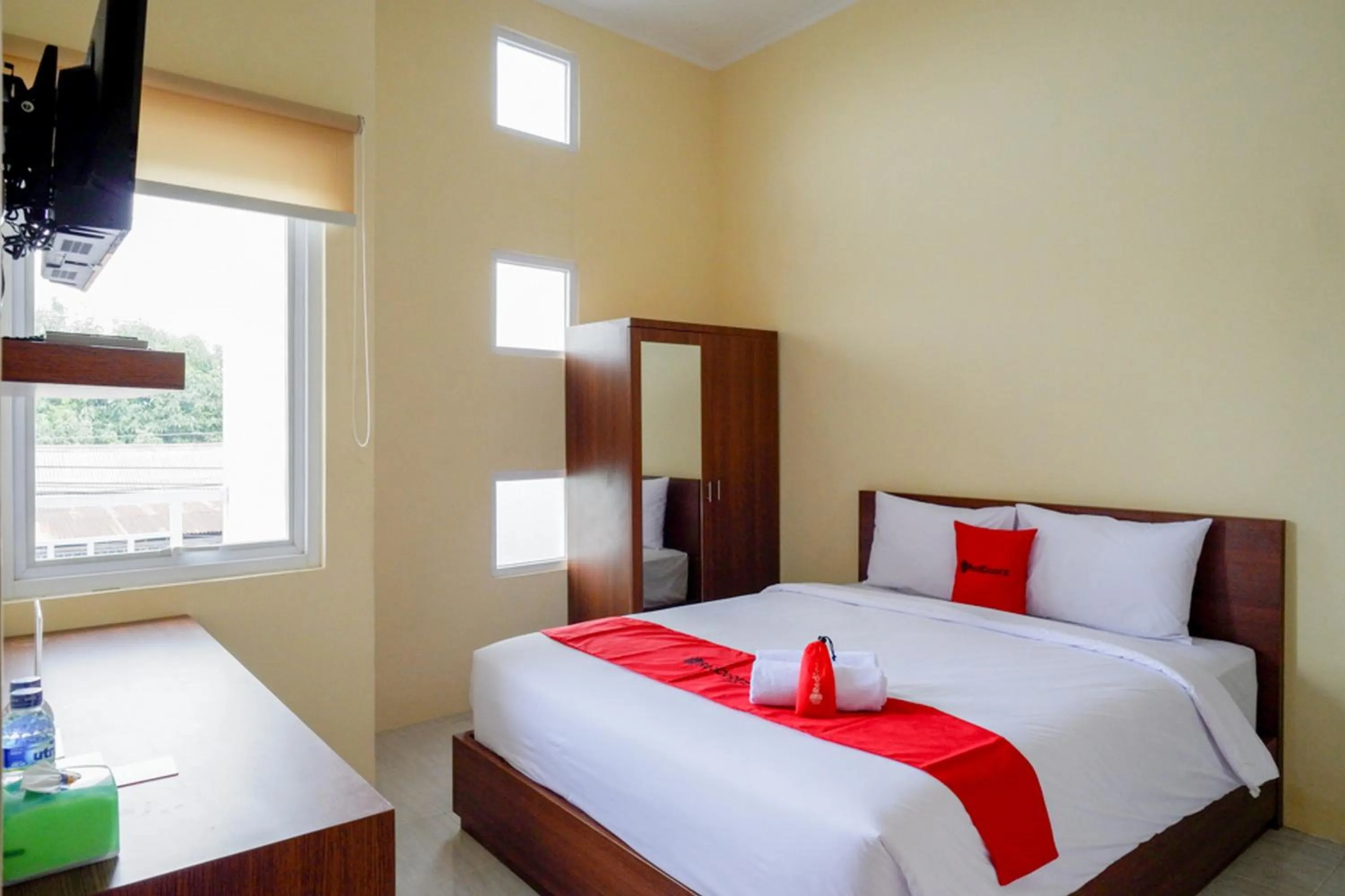 RedDoorz near Graha Saba Buana Solo