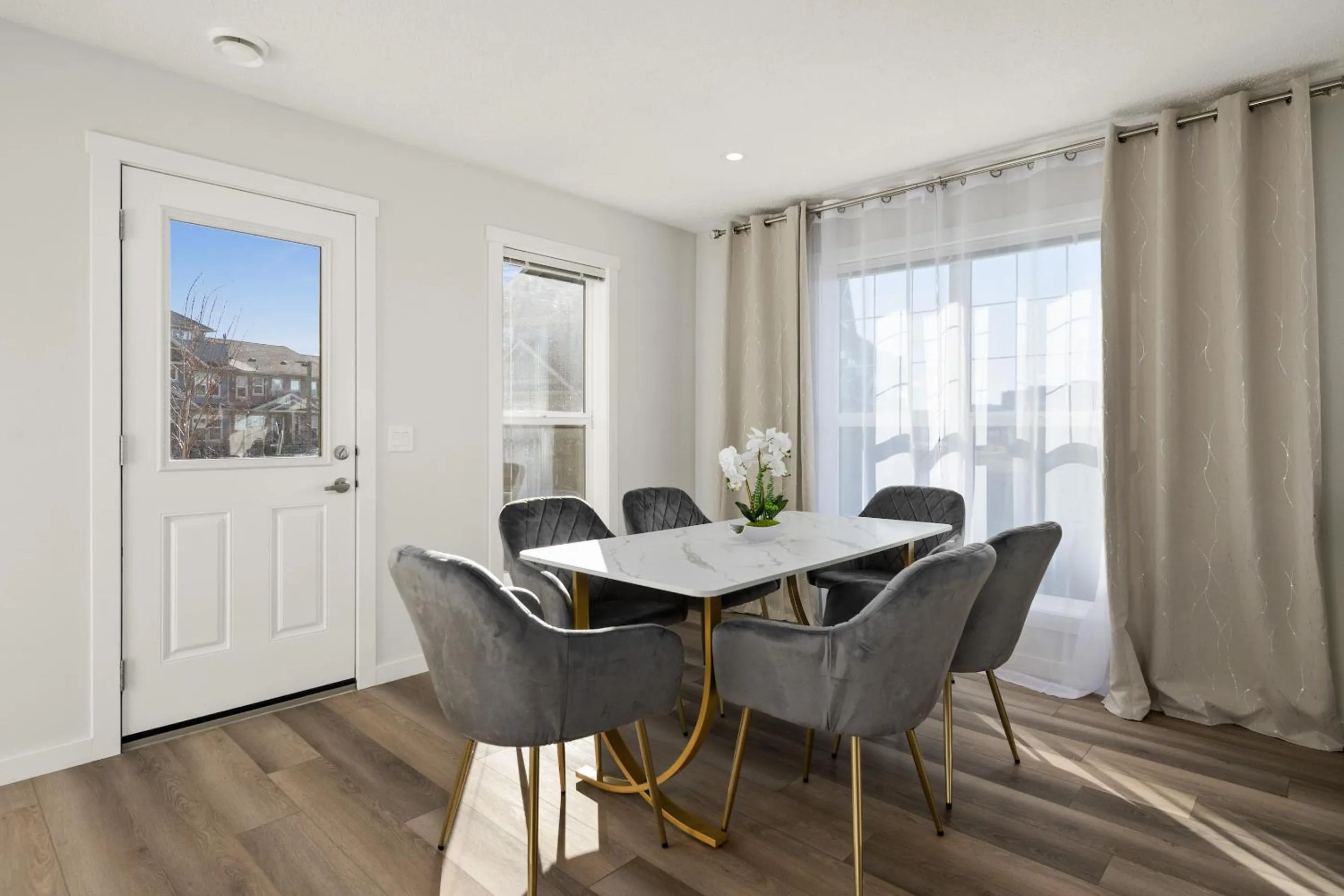 Dining area in GLOBALSTAY New Apartments in Cranbrook Free street parking