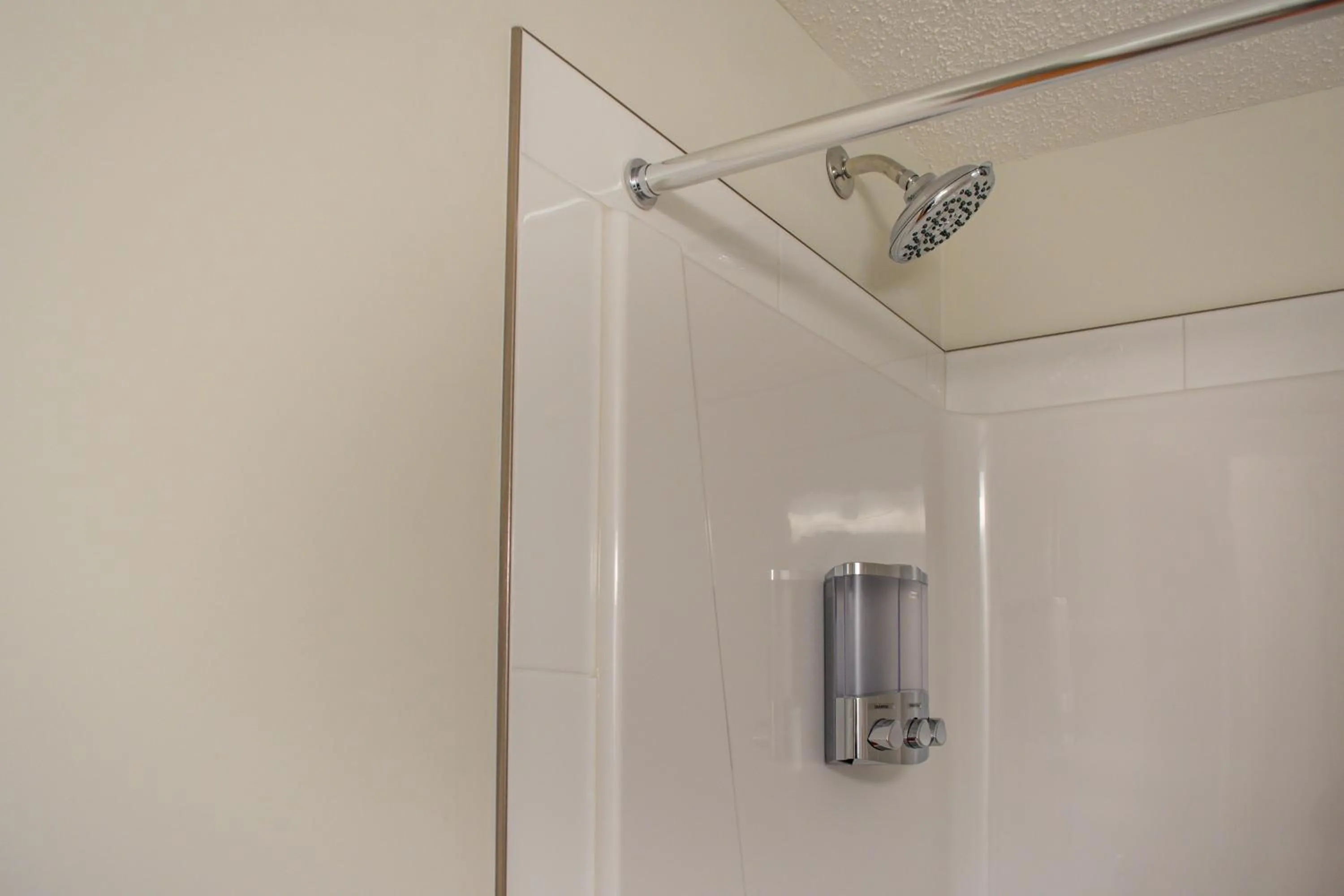 Bathroom in GLOBALSTAY New Apartments in Cranbrook Free street parking