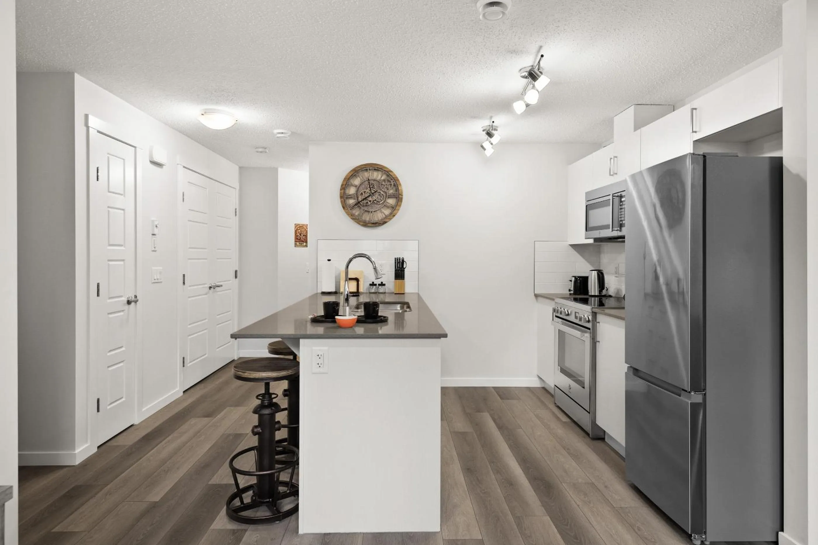 Kitchen or kitchenette in GLOBALSTAY New Apartments in Cranbrook Free street parking
