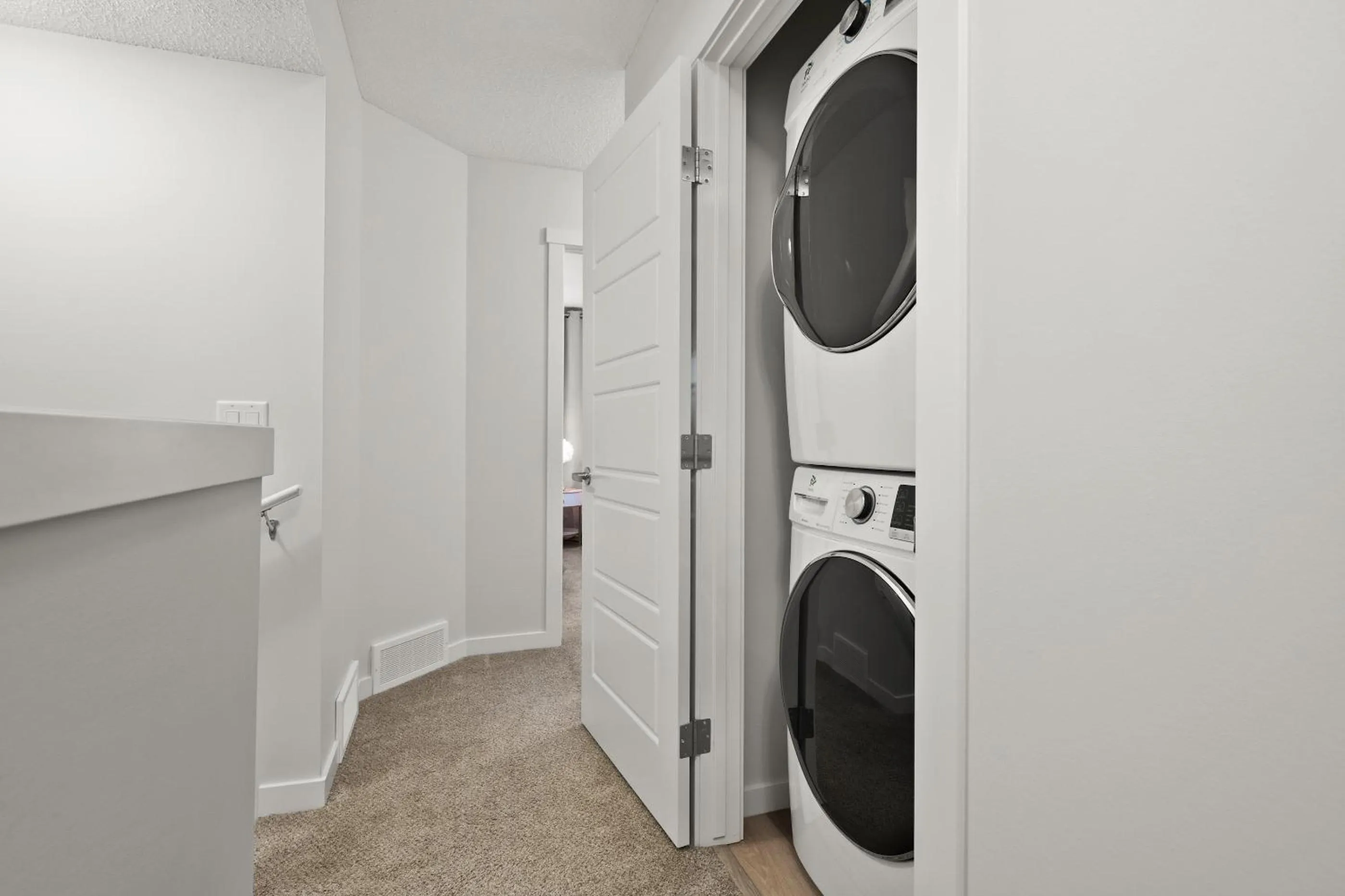 washing machine in GLOBALSTAY New Apartments in Cranbrook Free street parking