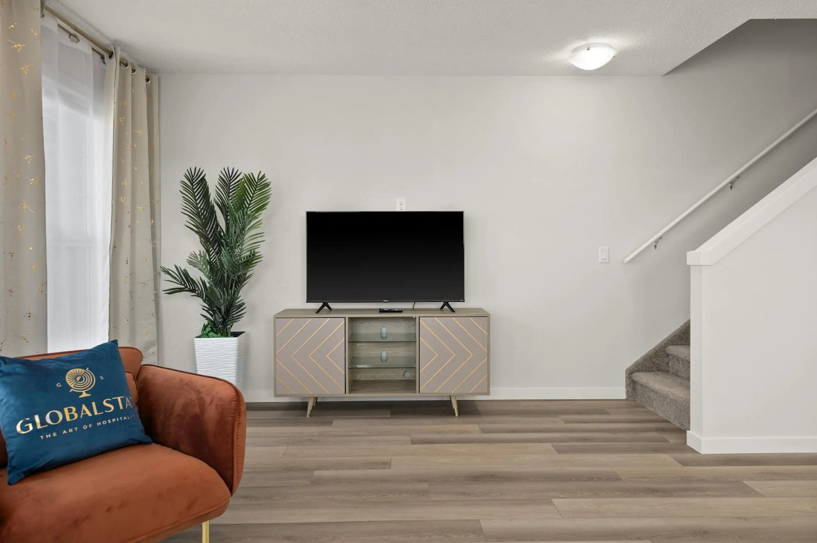 TV and multimedia in GLOBALSTAY New Apartments in Cranbrook Free street parking