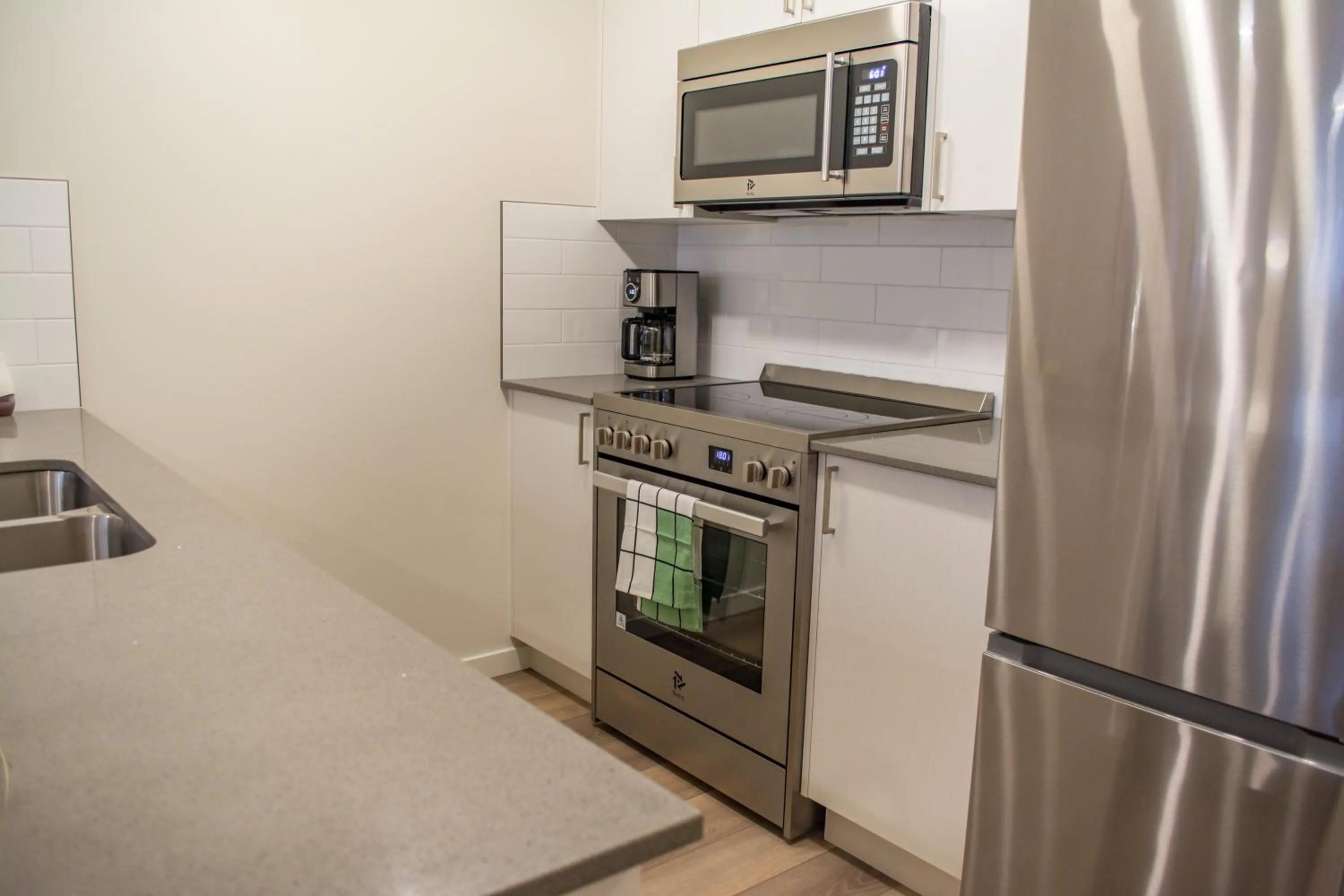 Kitchen or kitchenette in GLOBALSTAY New Apartments in Cranbrook Free street parking