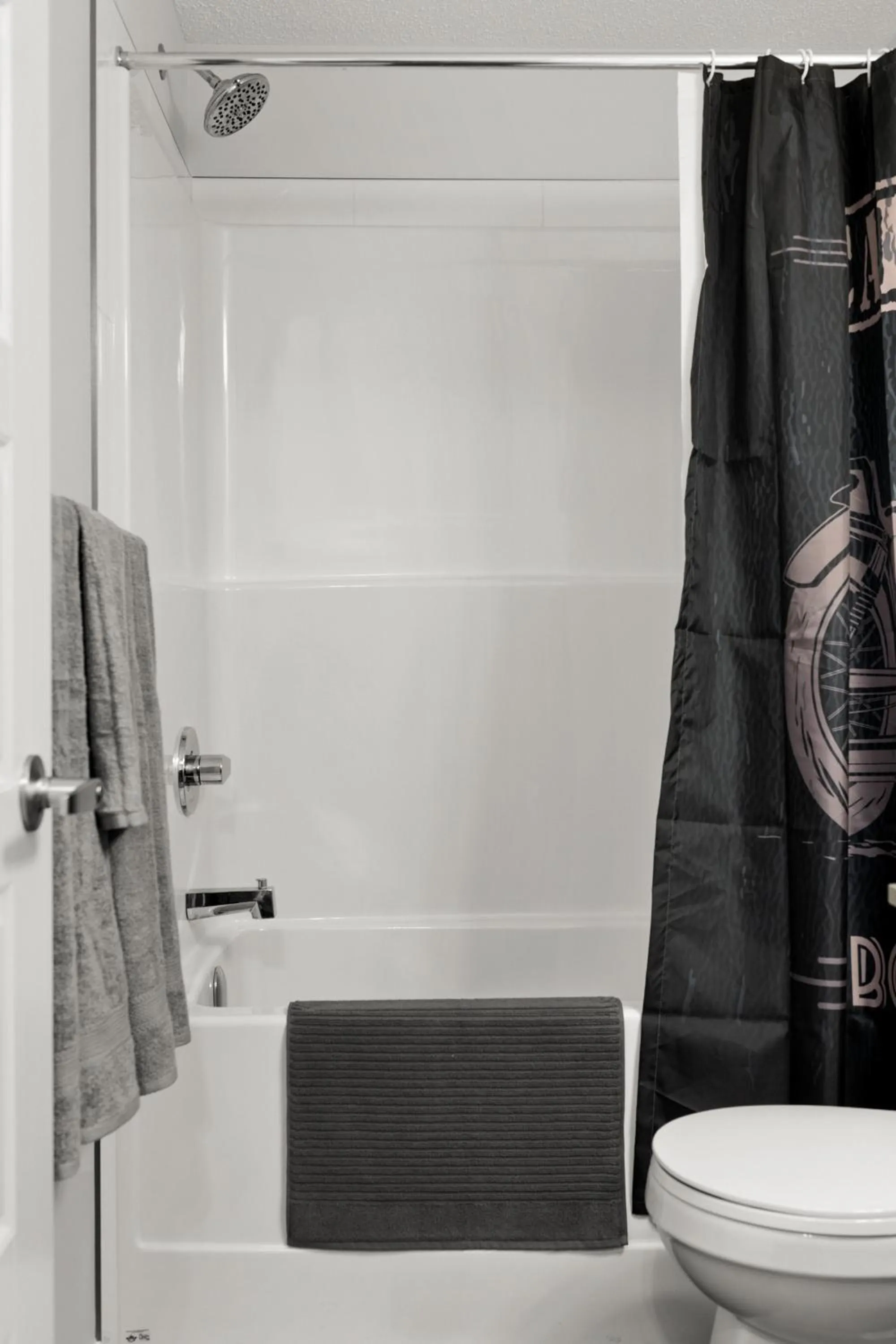 Shower in GLOBALSTAY New Apartments in Cranbrook Free street parking