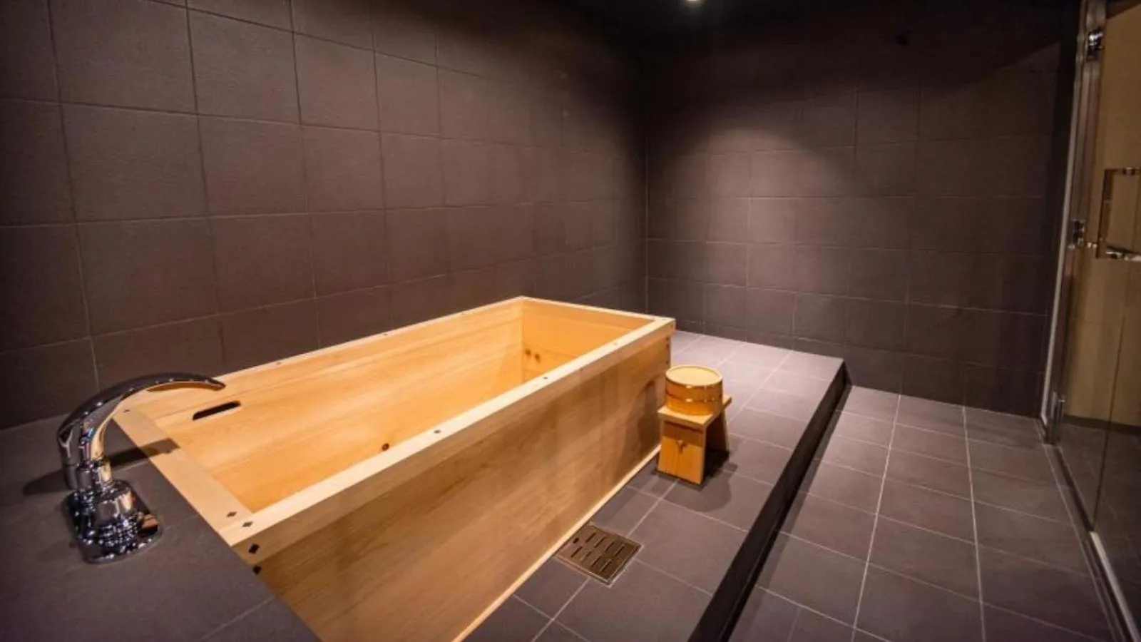 Bathroom in NIPPONIA HOTEL Ozu Castle Town