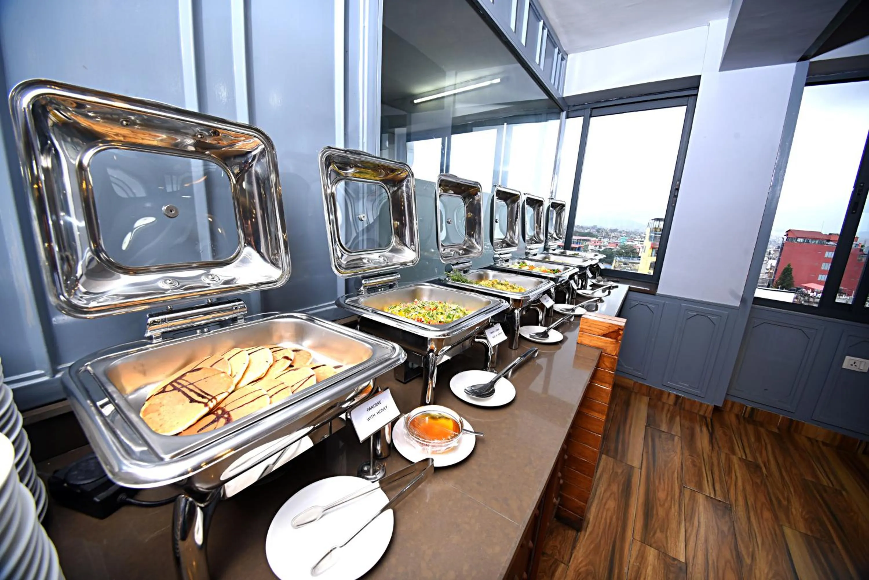 Restaurant/places to eat in Woodapple Hotel and Spa