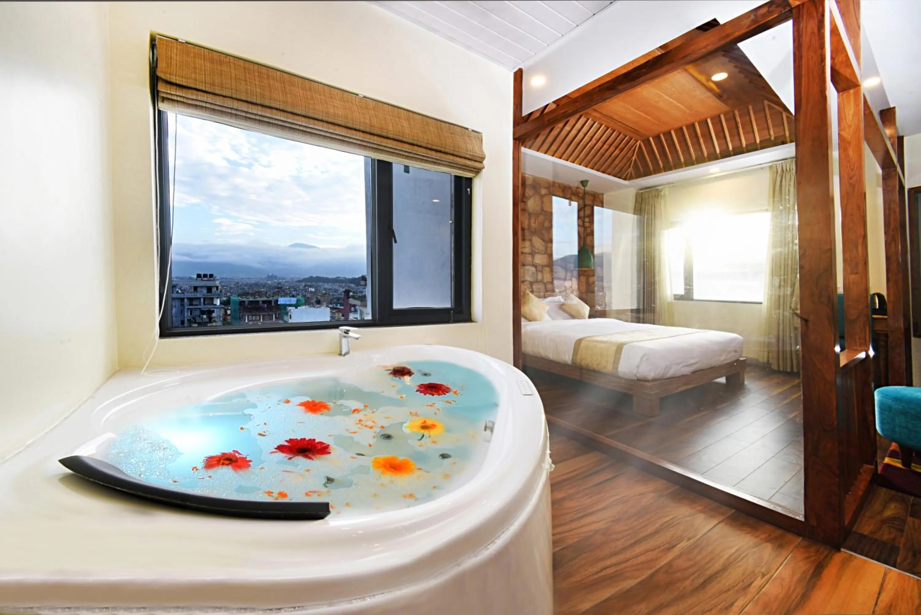 Hot Tub, Bed in Woodapple Hotel and Spa