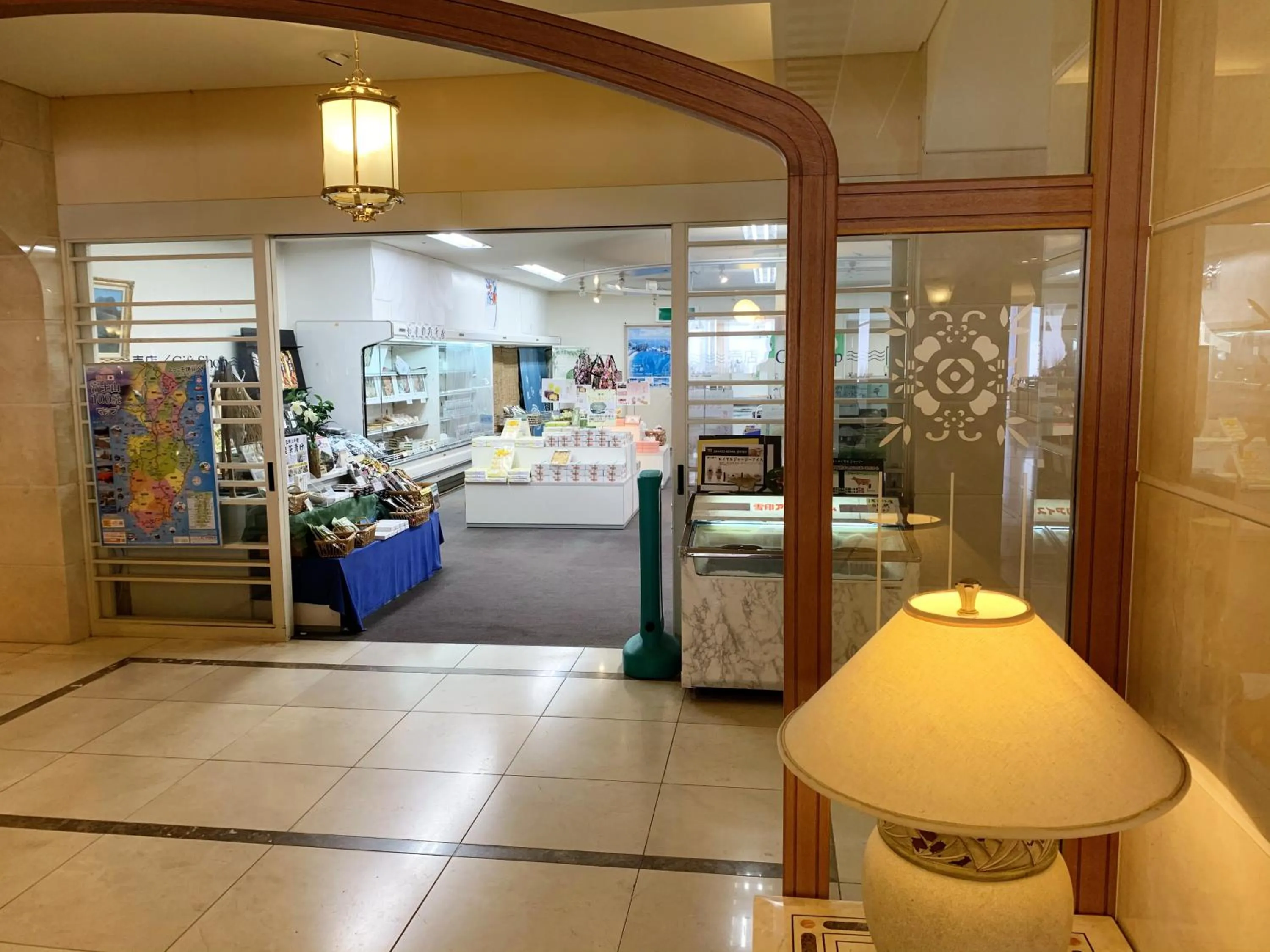 On-site shops in Nishiizu Crystal View Hotel