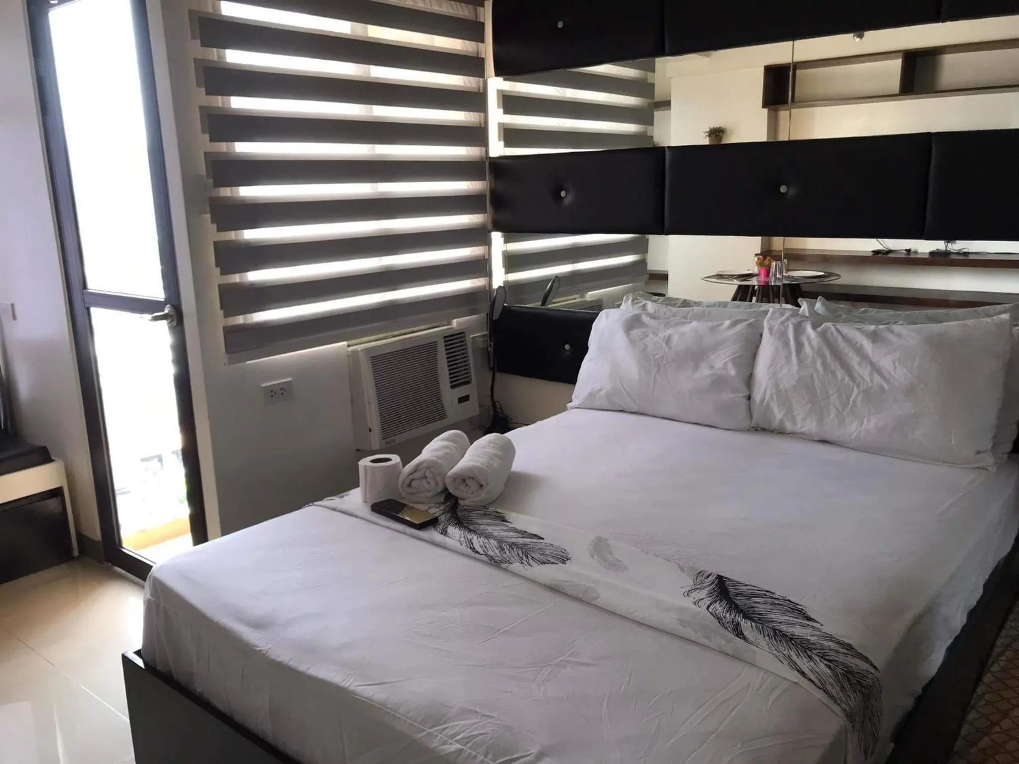 Mabolo Garden A4 near ayala mall free gym POOL