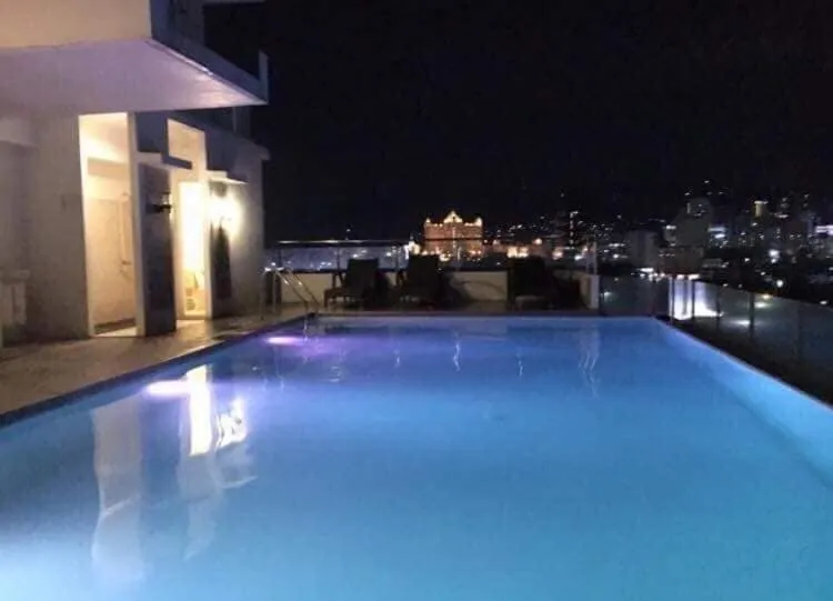 Mabolo Garden A4 near ayala mall free gym POOL