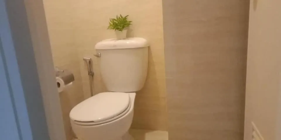 Mabolo Garden A4 near ayala mall free gym POOL