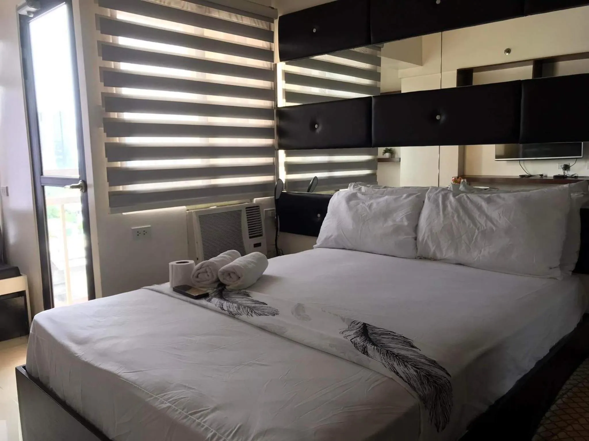 Mabolo Garden A4 near ayala mall free gym POOL