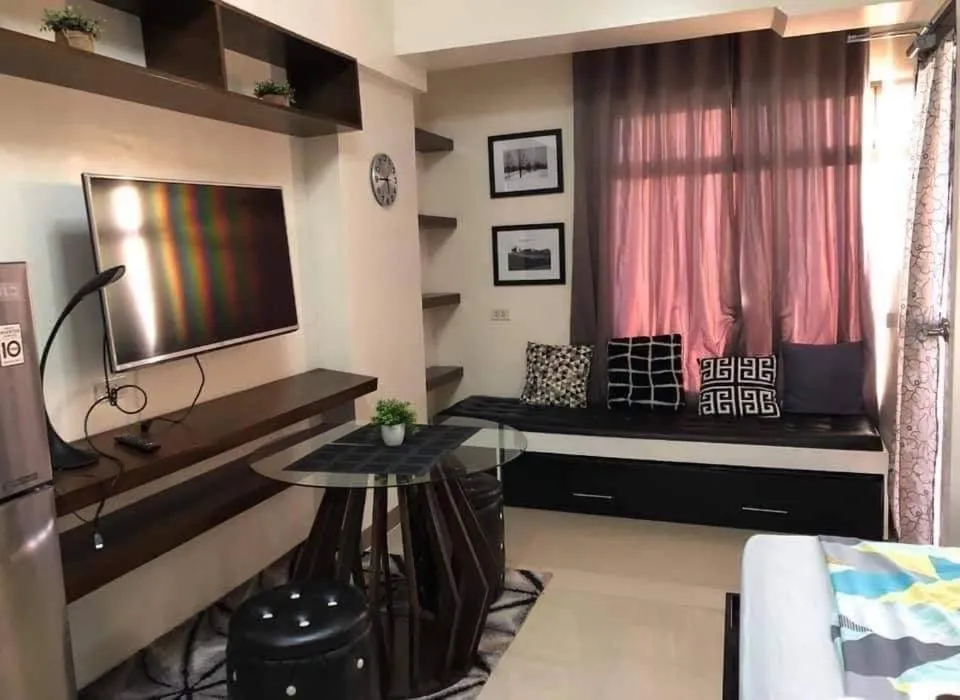 Mabolo Garden A4 near ayala mall free gym POOL