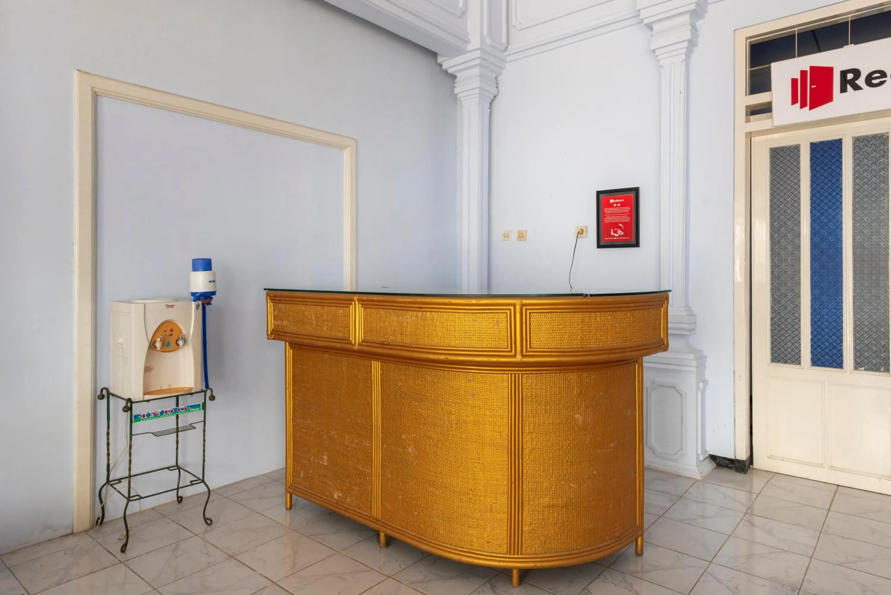 Lobby or reception in RedDoorz Syariah @ Bondowoso City Center