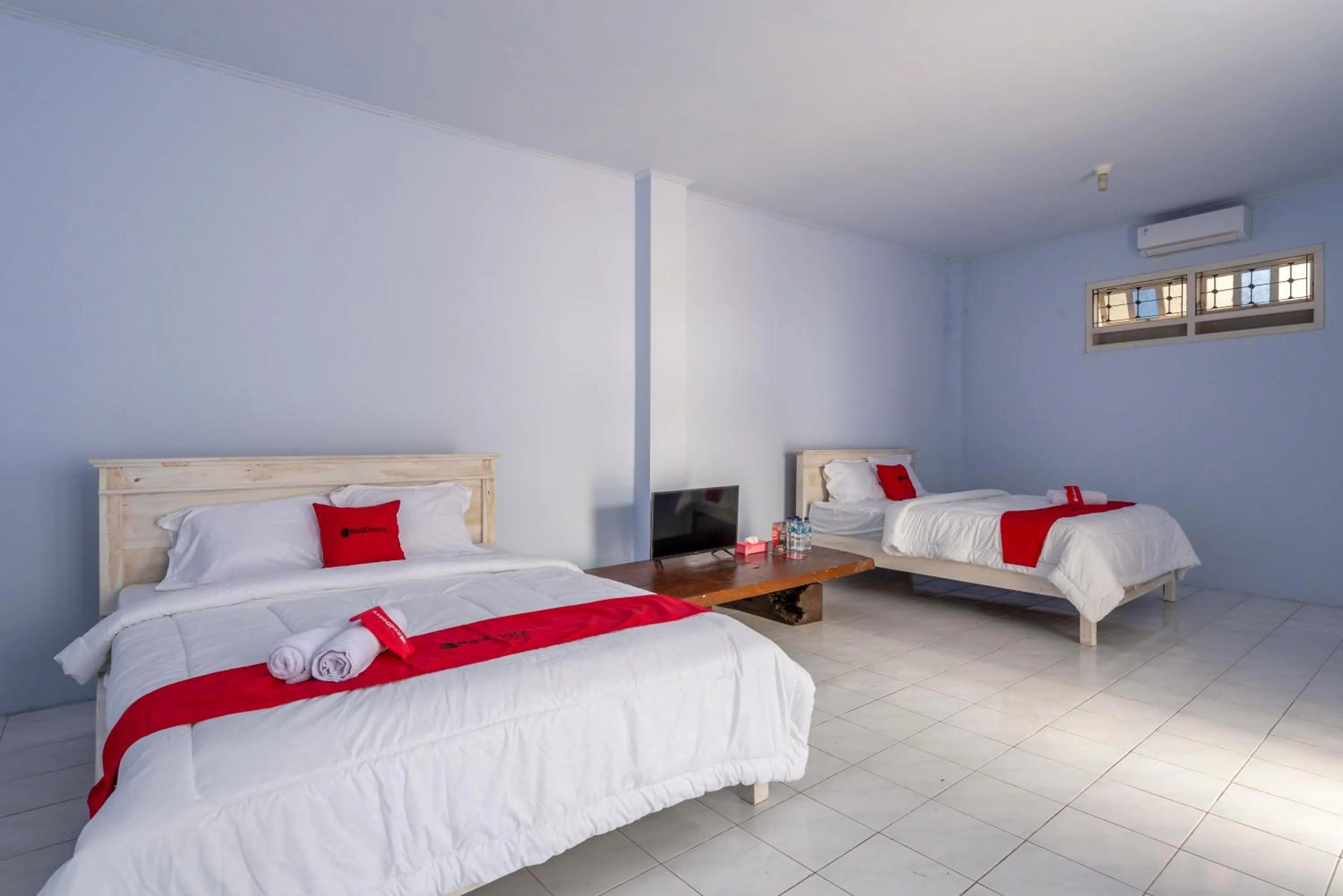 Bed in RedDoorz Syariah @ Bondowoso City Center