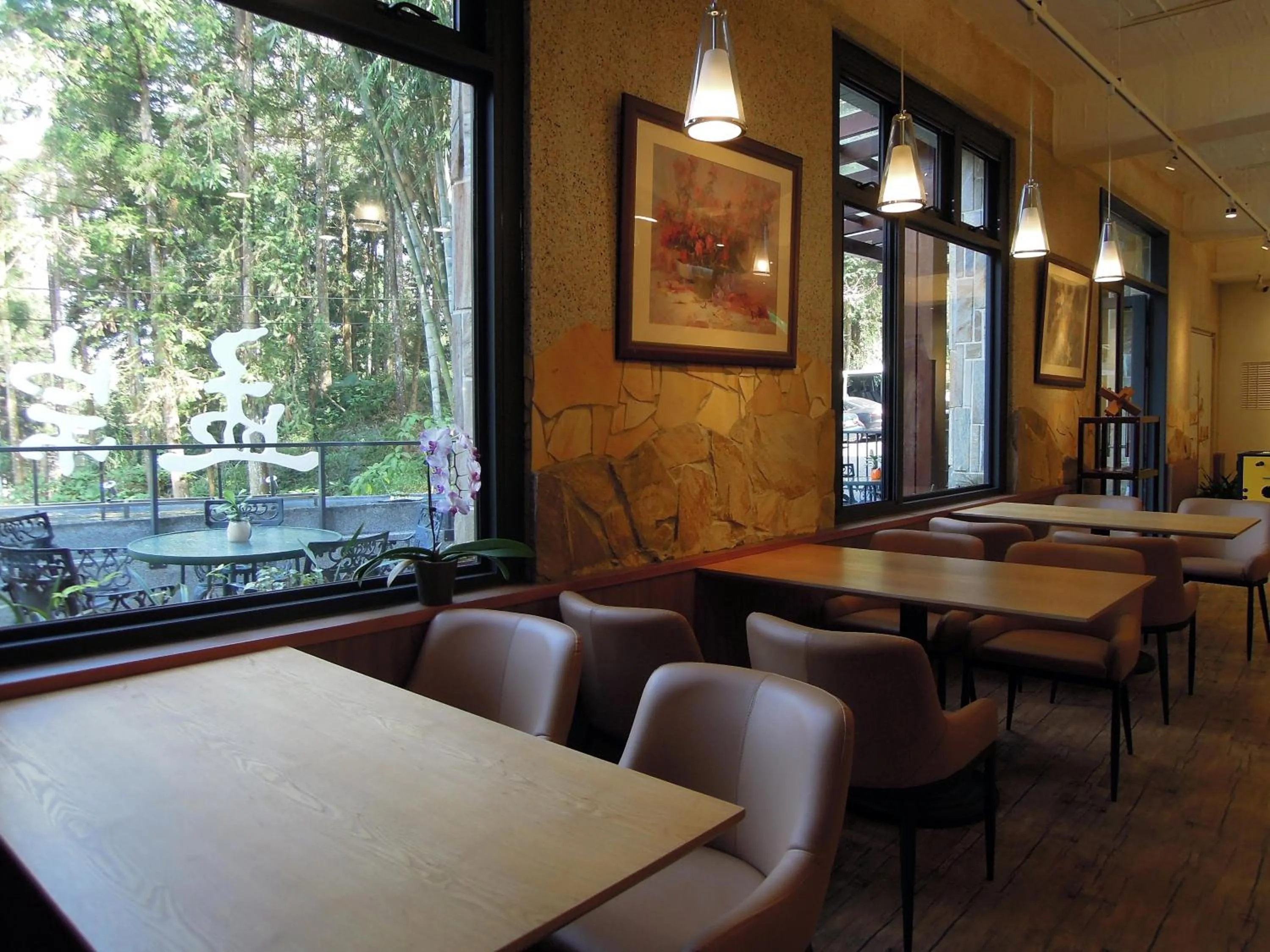 Restaurant/places to eat in Ginkgo Hotel