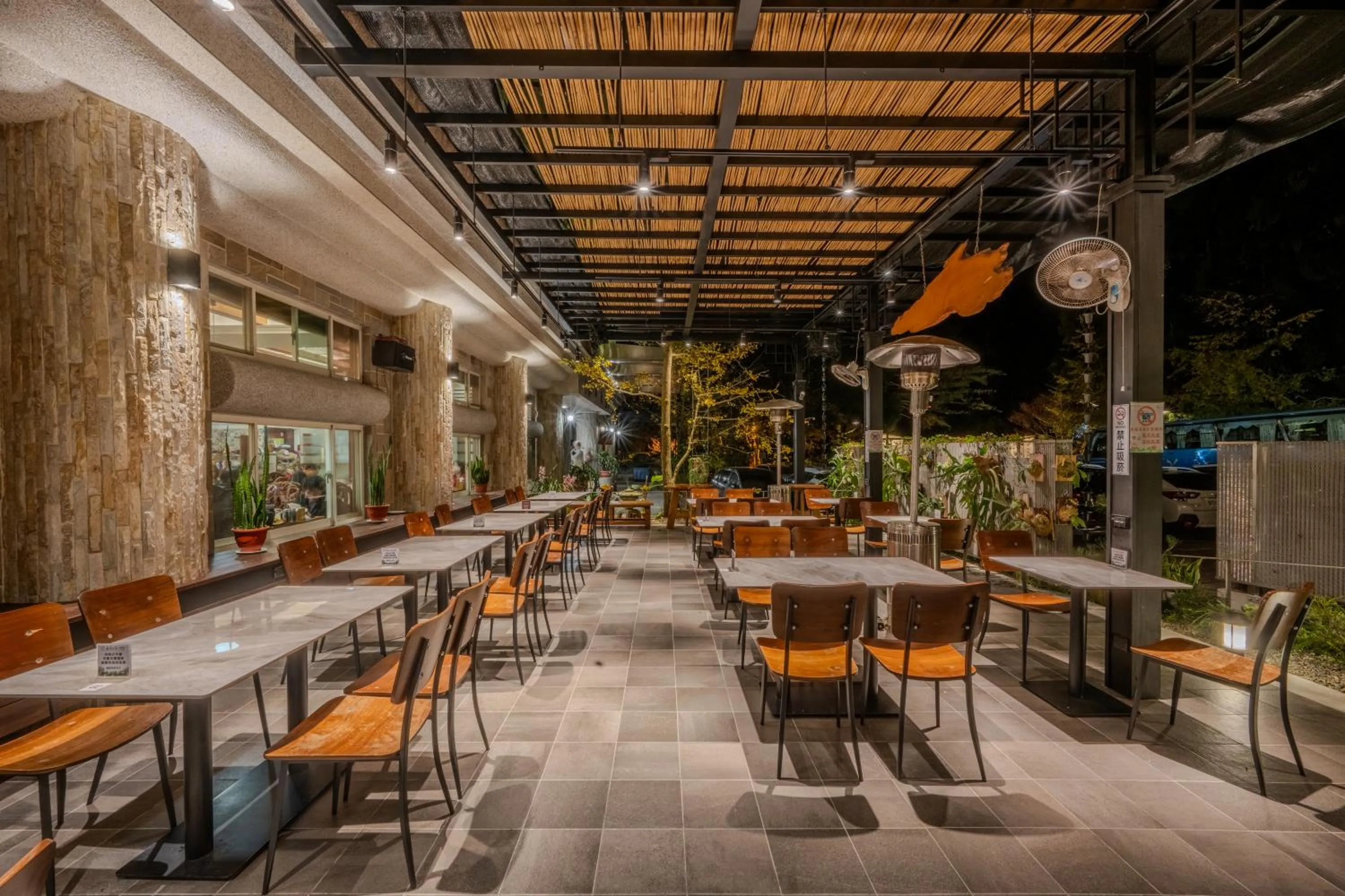Restaurant/places to eat in Ginkgo Hotel