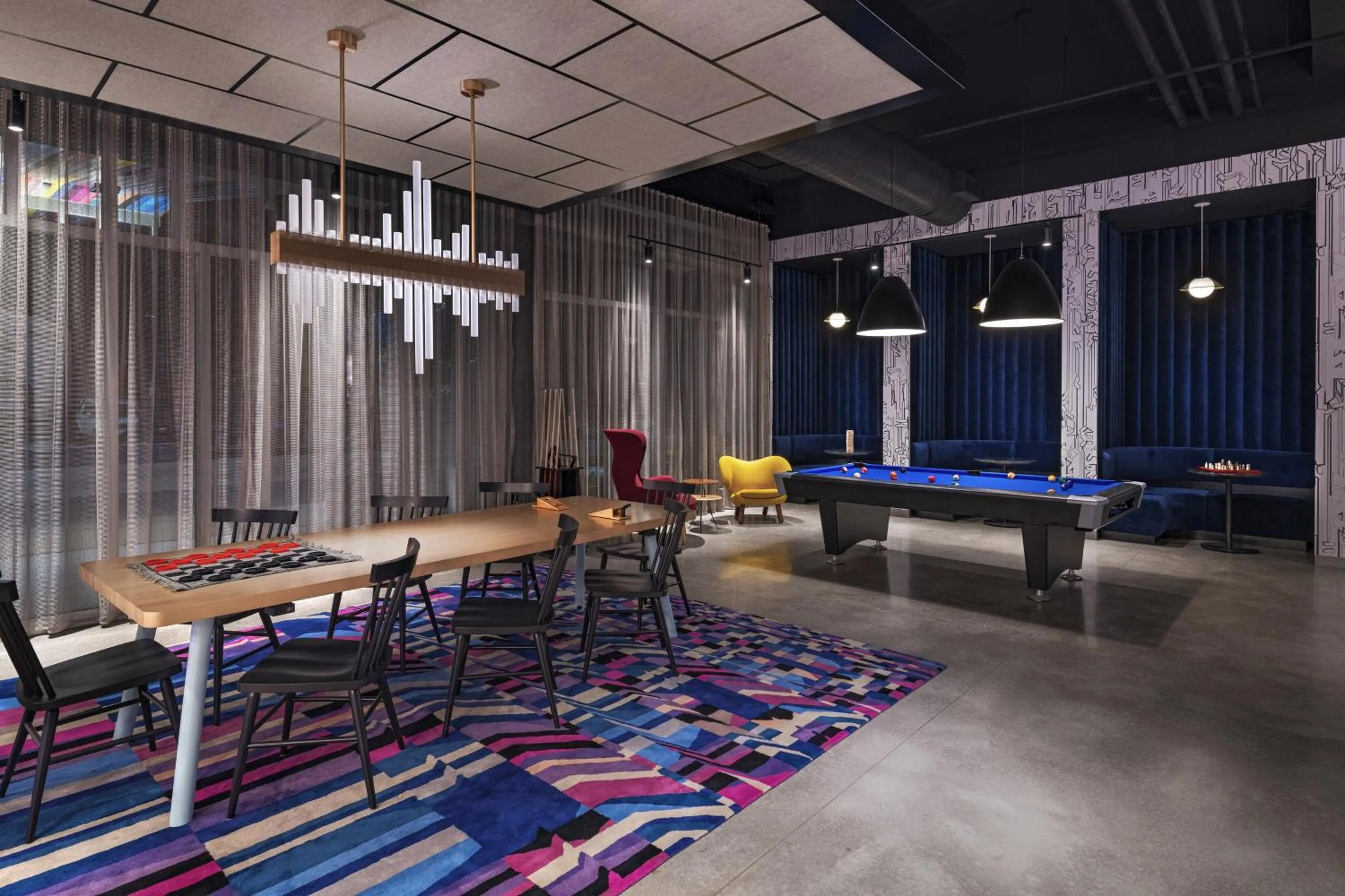 Lounge or bar in Aloft Little Rock West