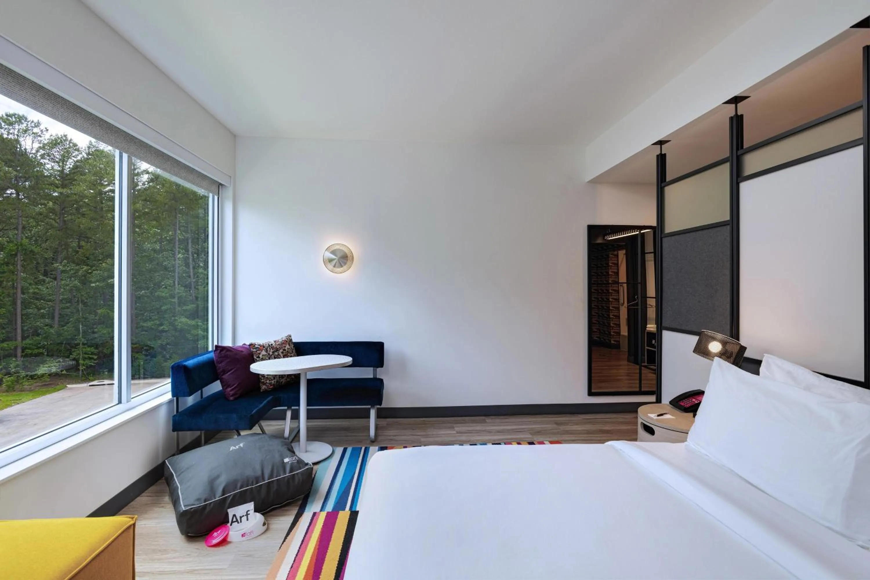 Photo of the whole room, Bed in Aloft Little Rock West