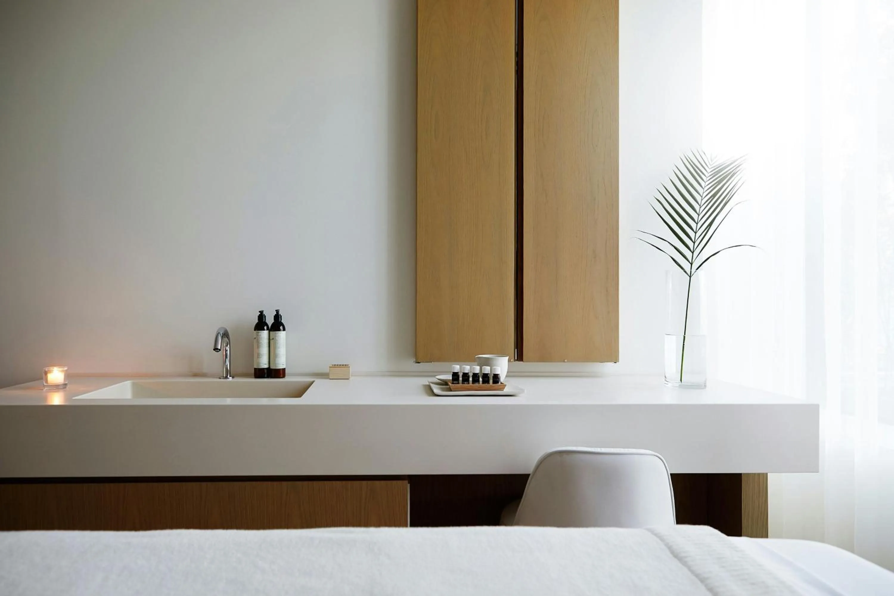 Spa and wellness centre/facilities, Bed in The Tokyo EDITION, Toranomon