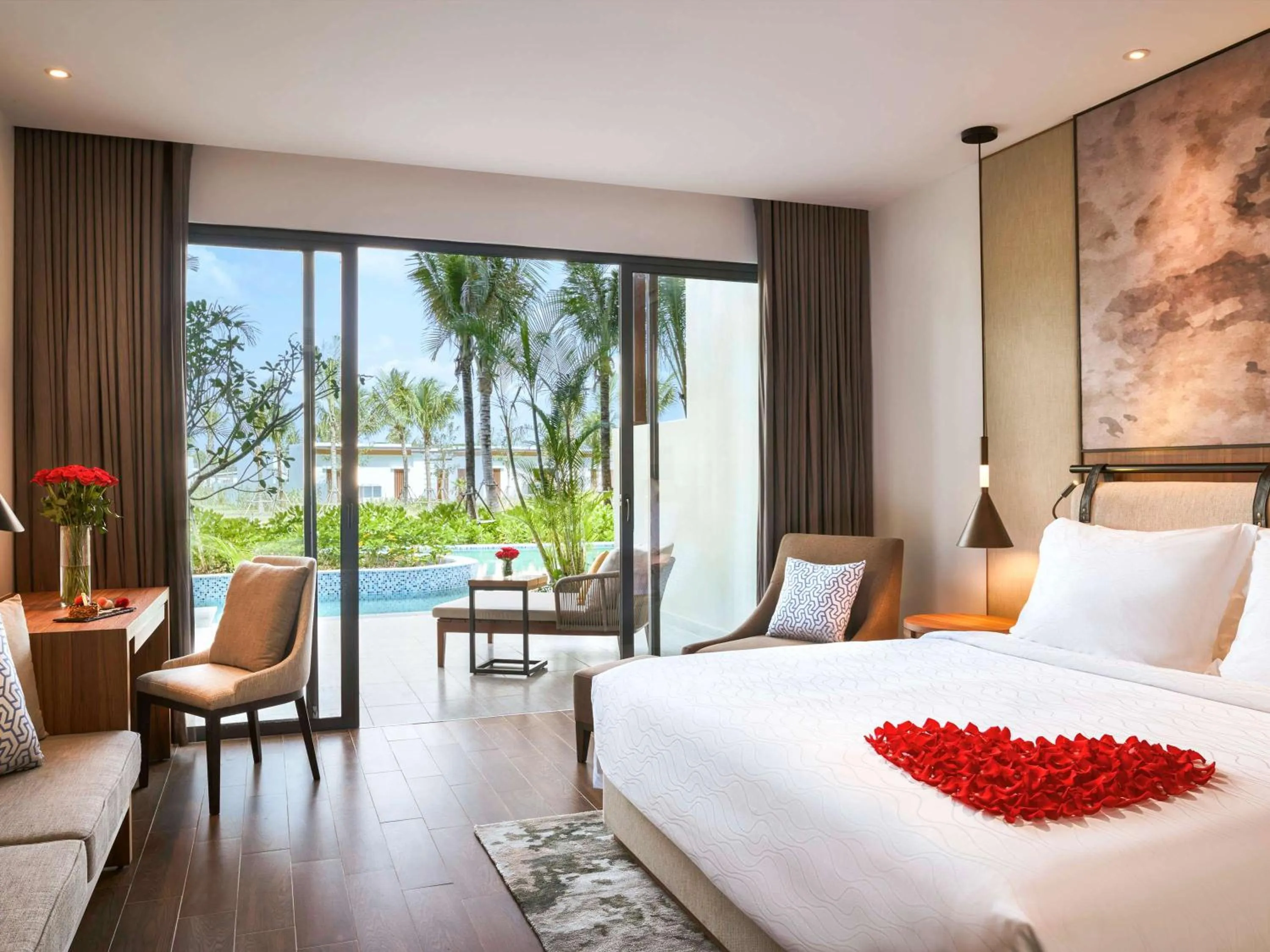 Bedroom, Bed in Mövenpick Resort Waverly Phu Quoc