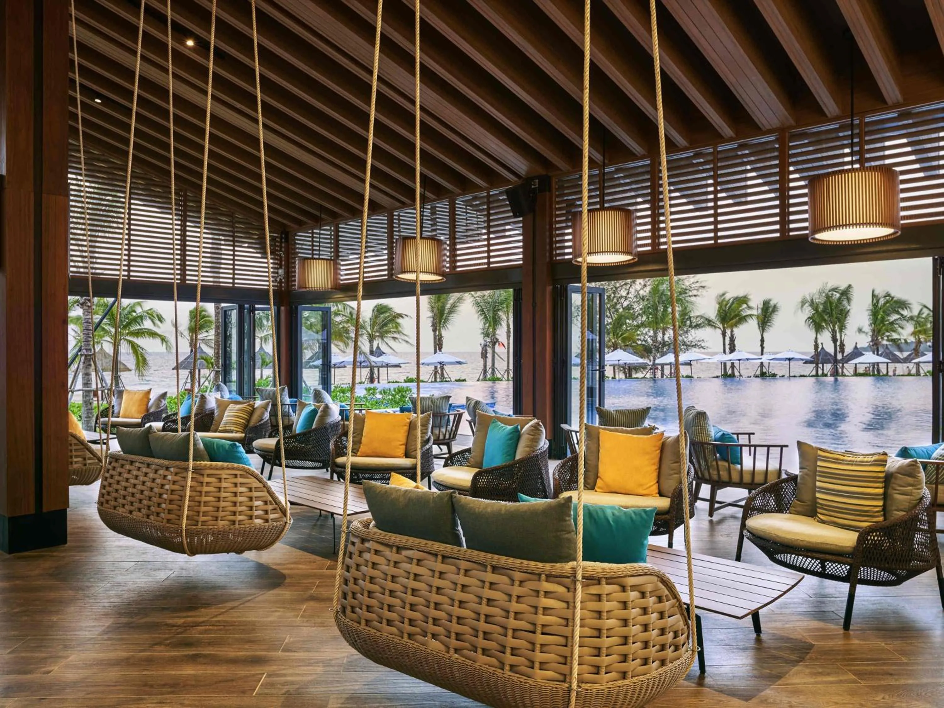 Lounge or bar in Mövenpick Resort Waverly Phu Quoc