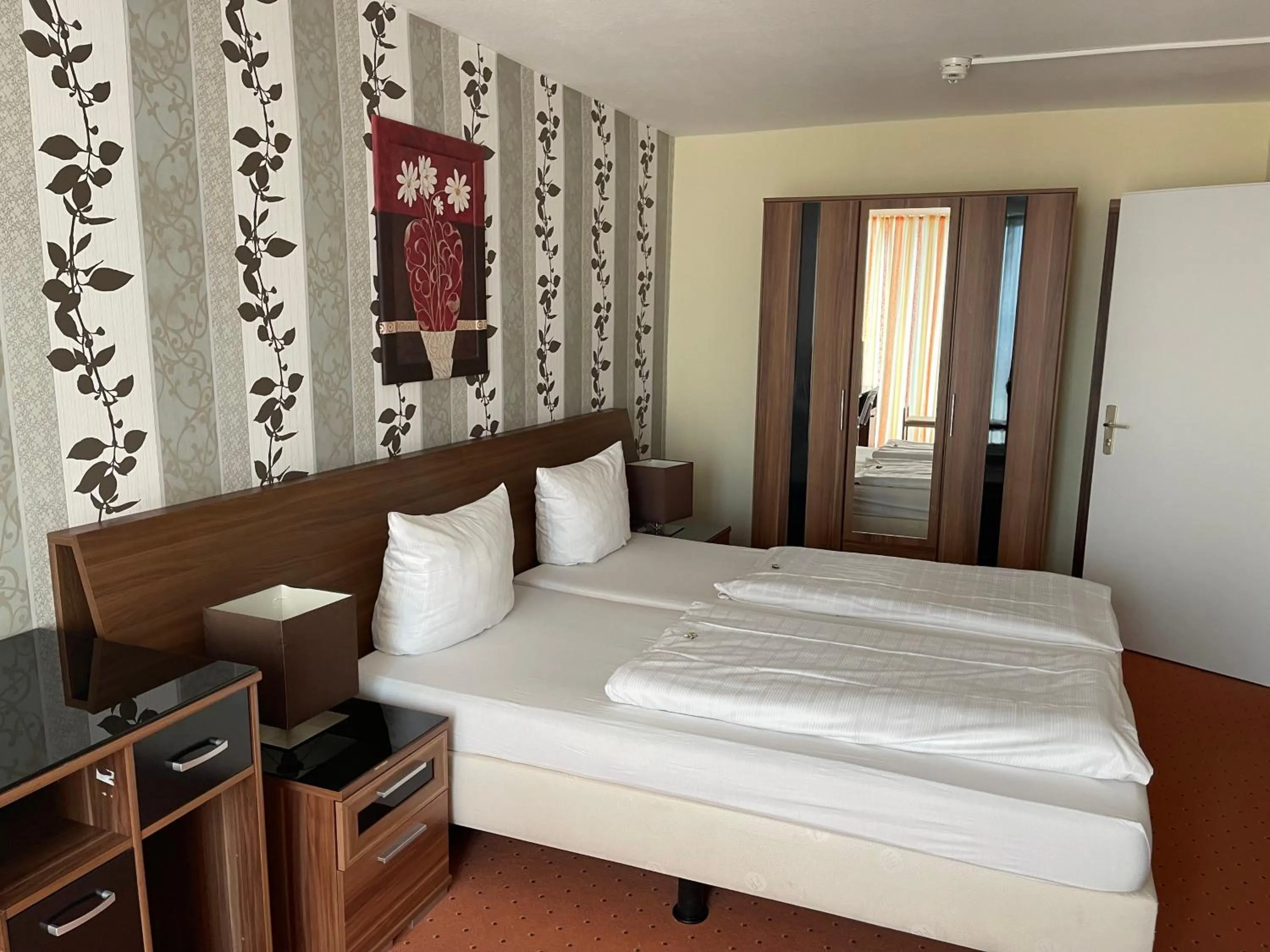 Bed in PANORAMA HOTEL in Neustadt an der Weinstraße