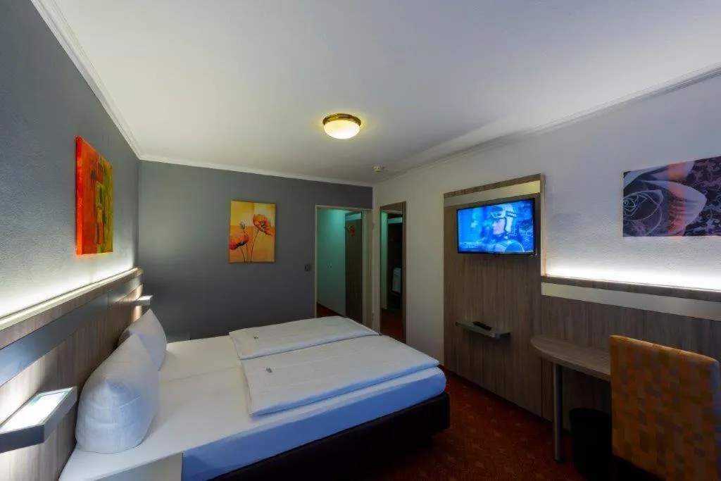 Bed in PANORAMA HOTEL in Neustadt an der Weinstraße