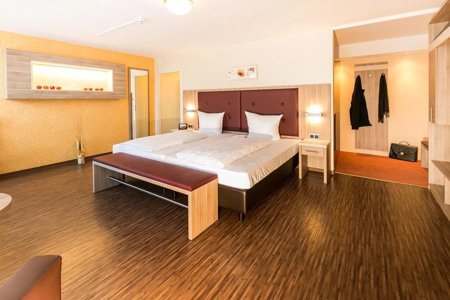 Staff, Bed in PANORAMA HOTEL in Neustadt an der Weinstraße