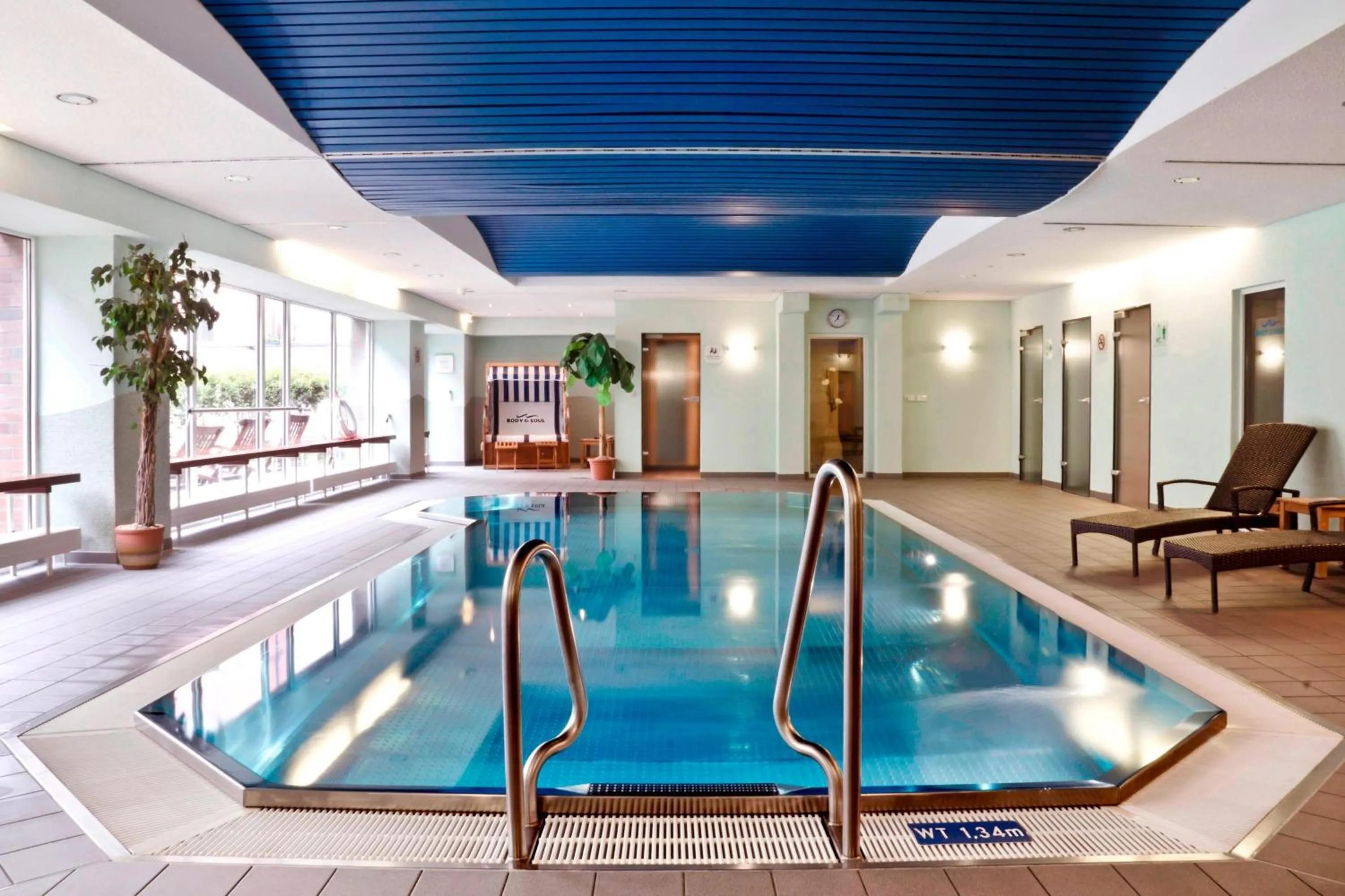 Swimming pool in Courtyard by Marriott Dresden