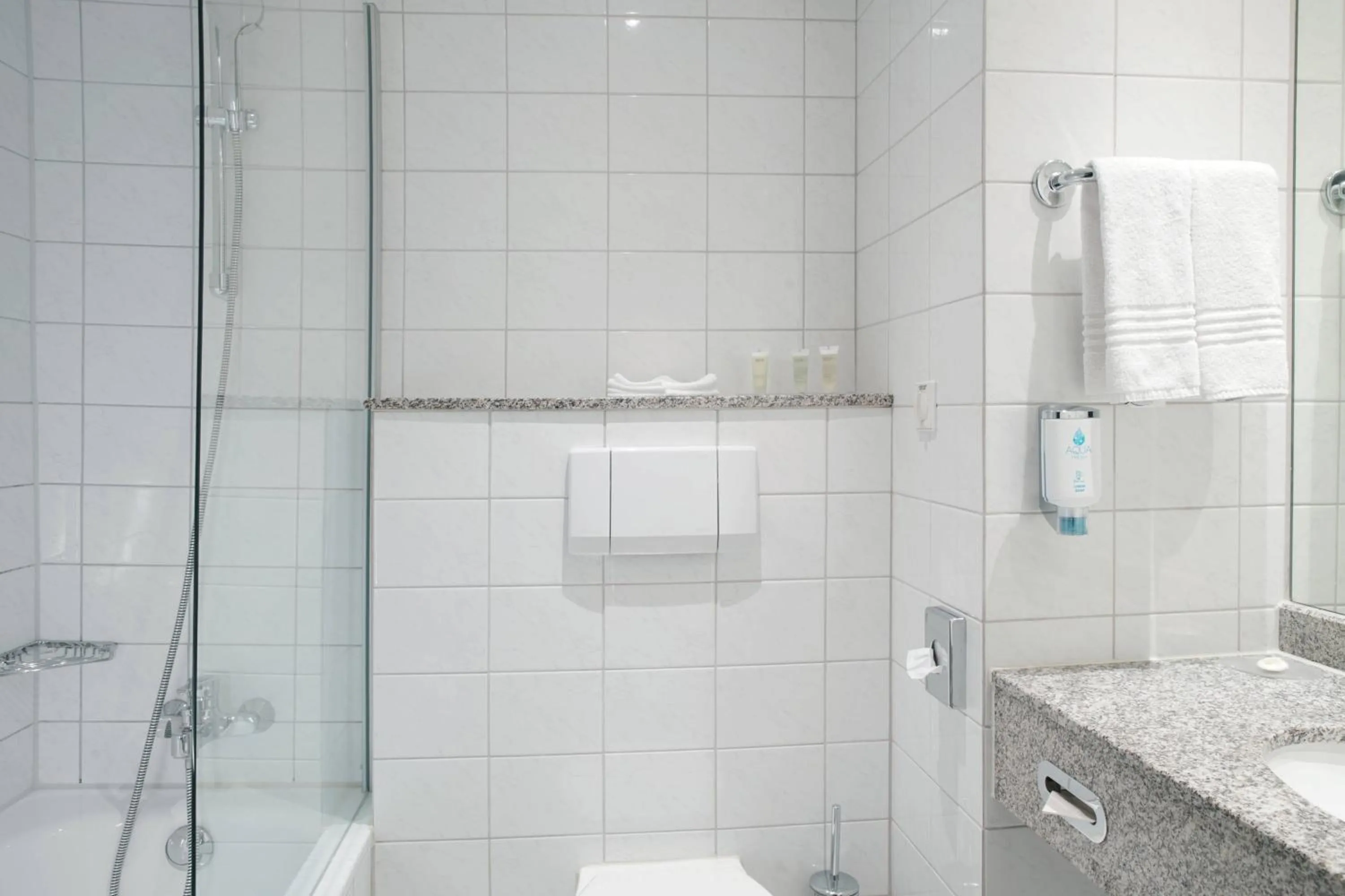 Bathroom in Courtyard by Marriott Dresden