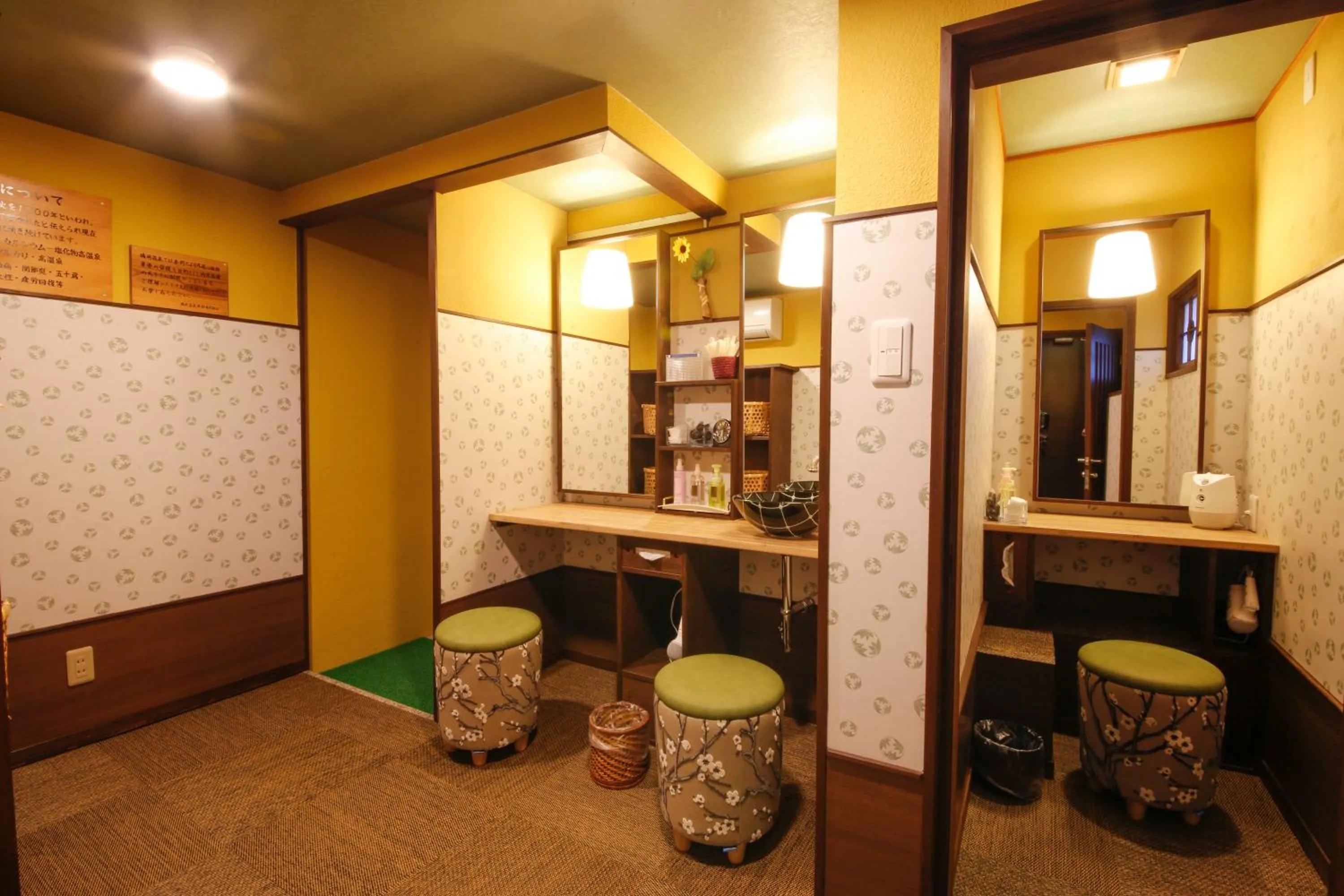 Hot Spring Bath in Kinosaki Tenboen