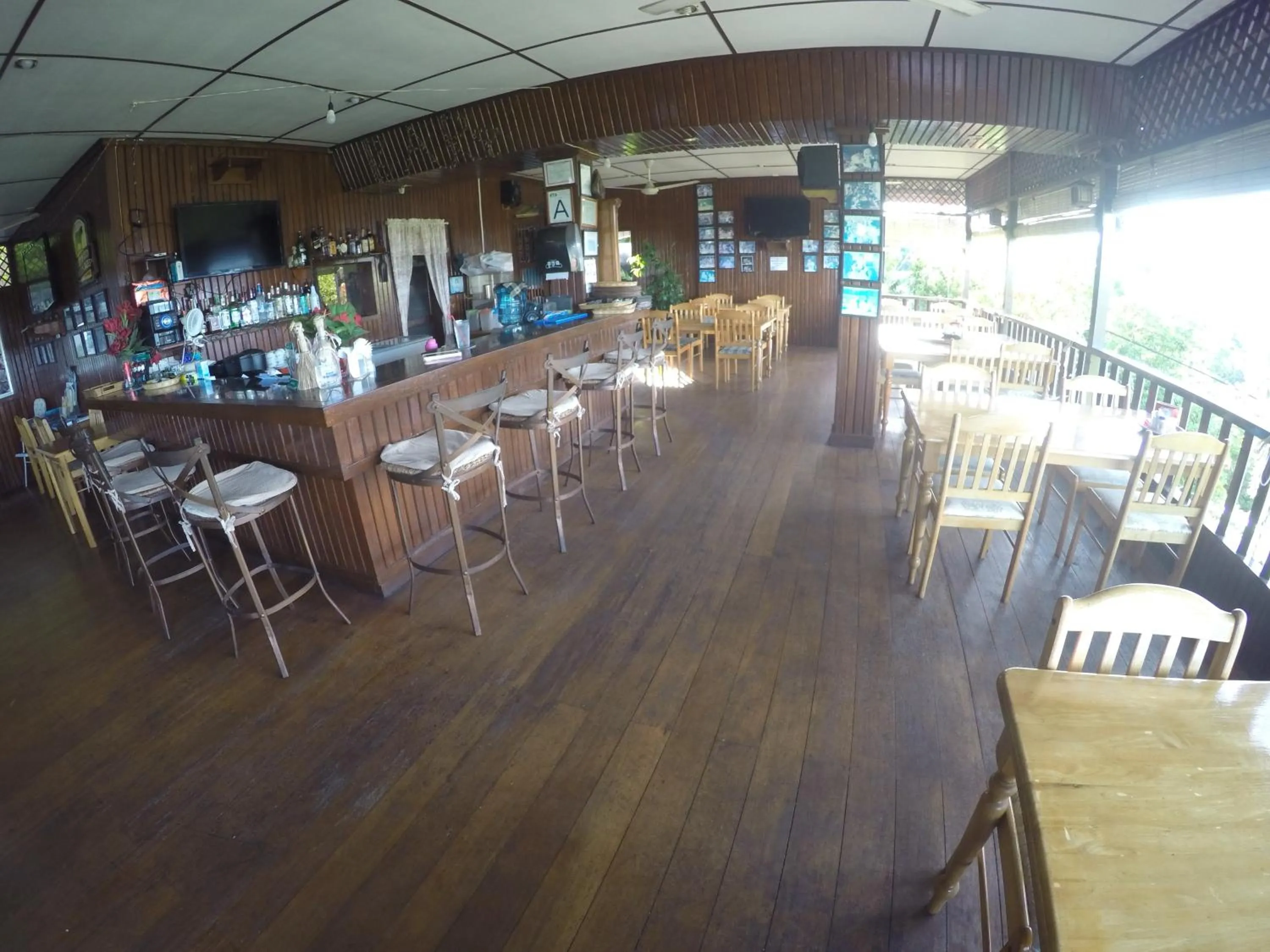 Restaurant/places to eat in Rose Garden Resort