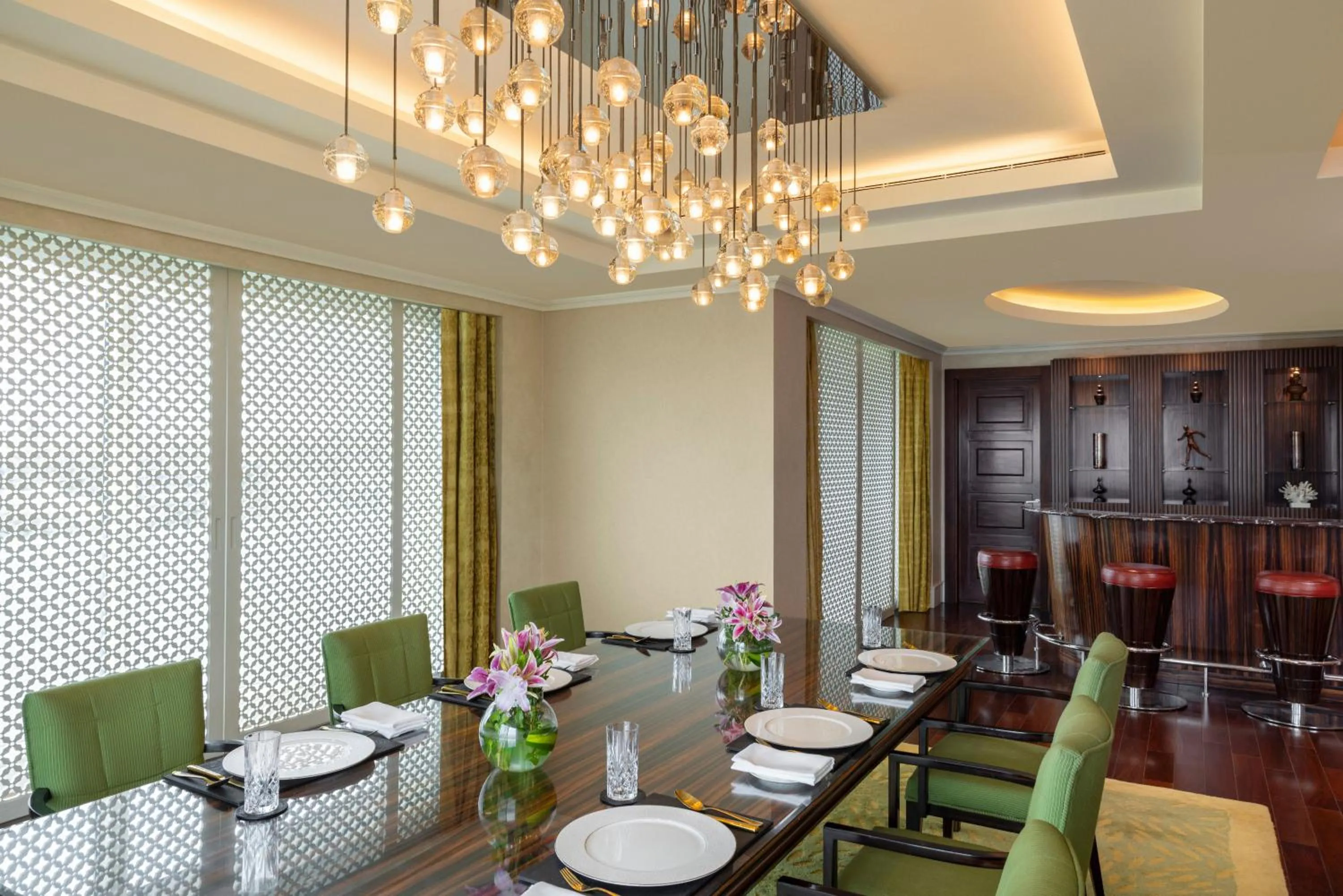 Lounge or bar in The Ritz-Carlton, Bangalore