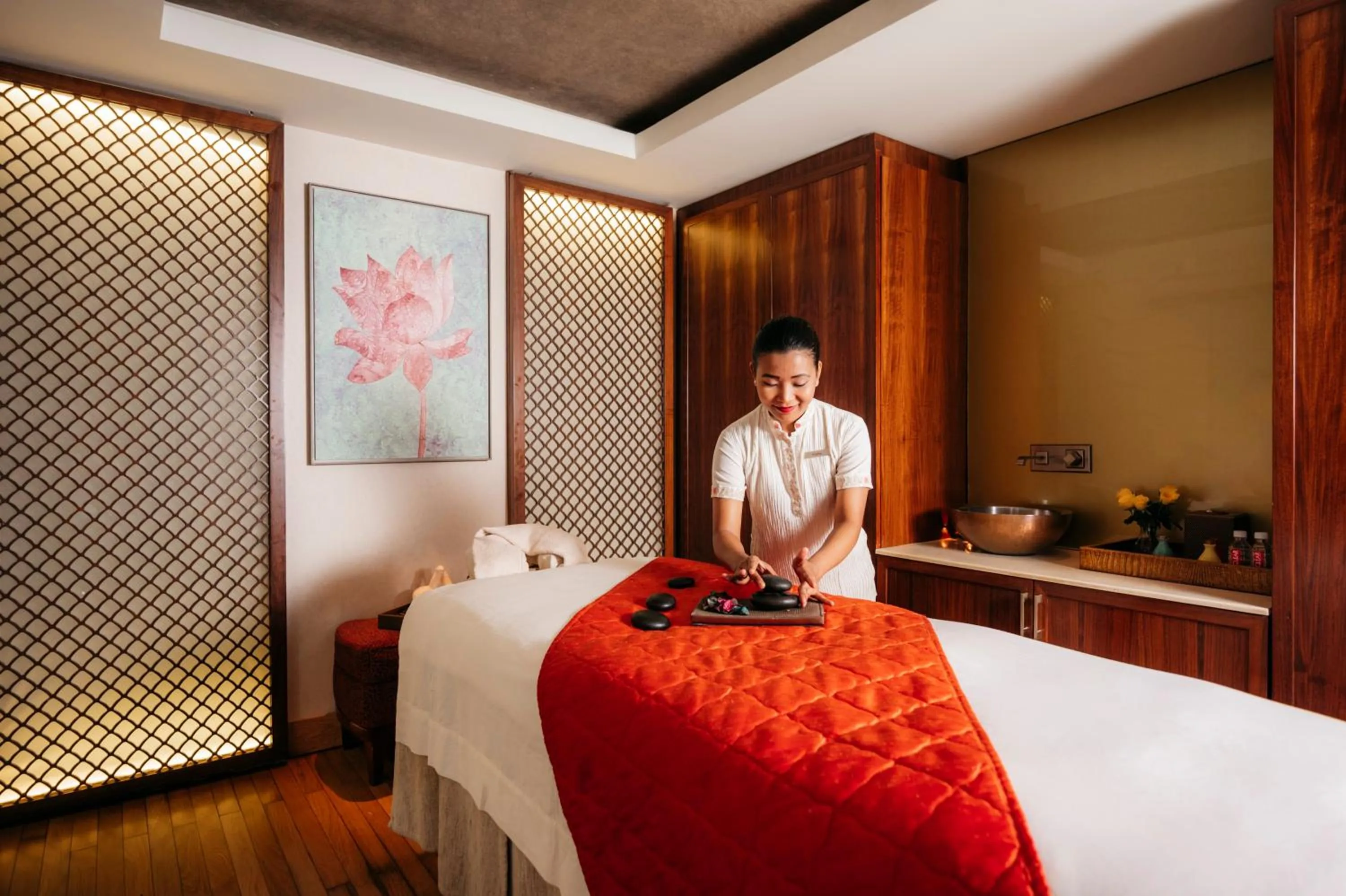 Massage, Bed in The Ritz-Carlton, Bangalore